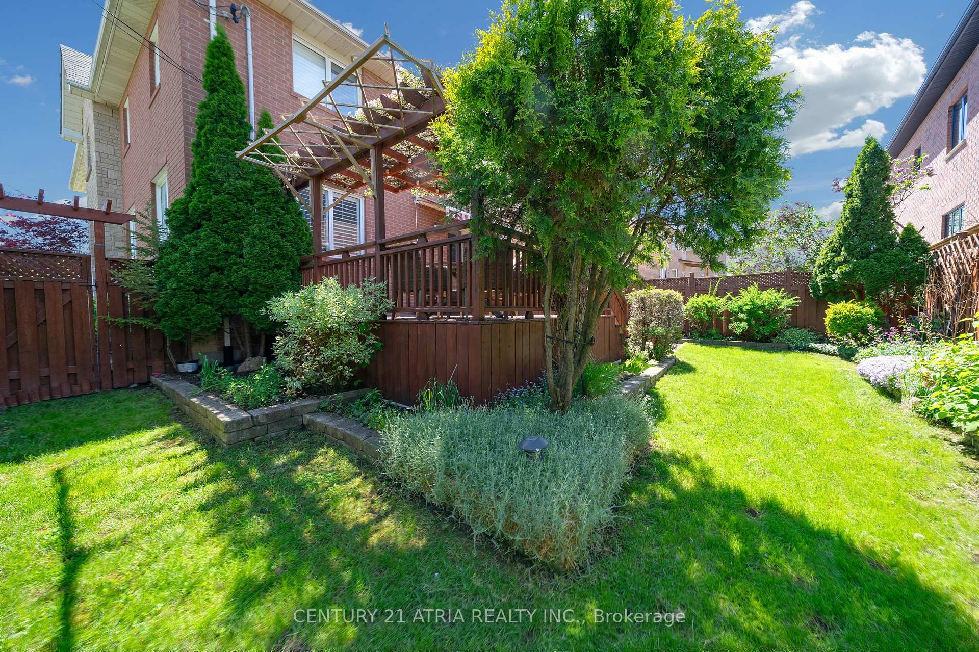 Photo 46 of 543 Queens Drive, North York, Rustic — HOMEH