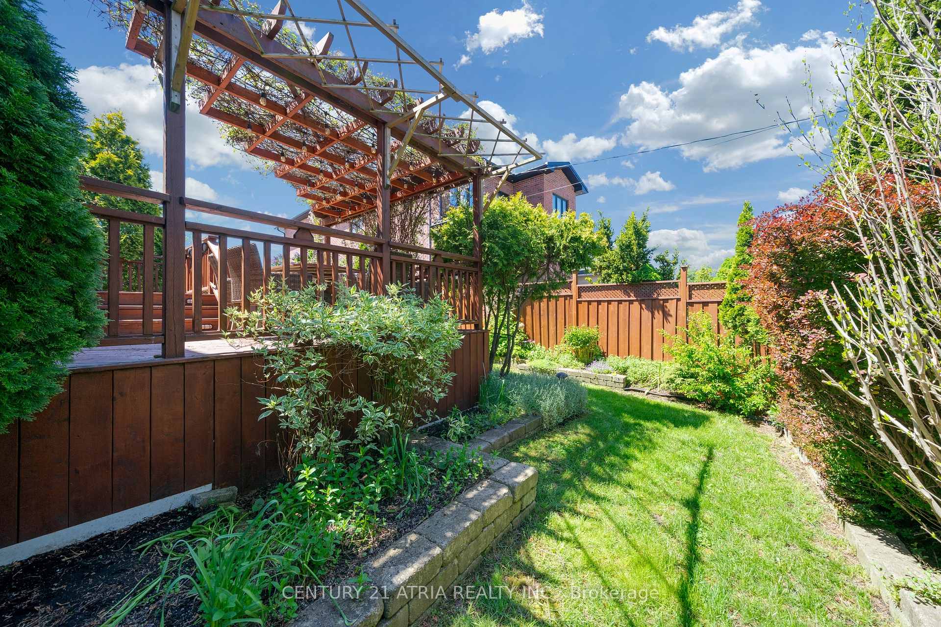 Photo 47 of 543 Queens Drive, North York, Rustic — HOMEH