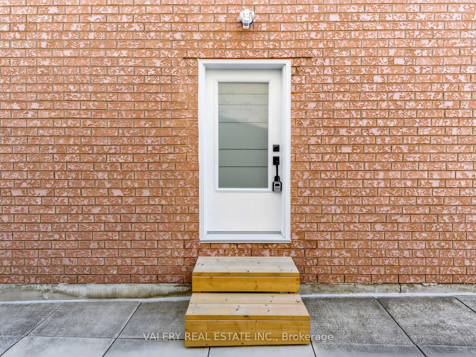 Photo 23 of Unit Lower, 64 Moreau Trail, Scarborough, Clairlea-Birchmount — HOMEH