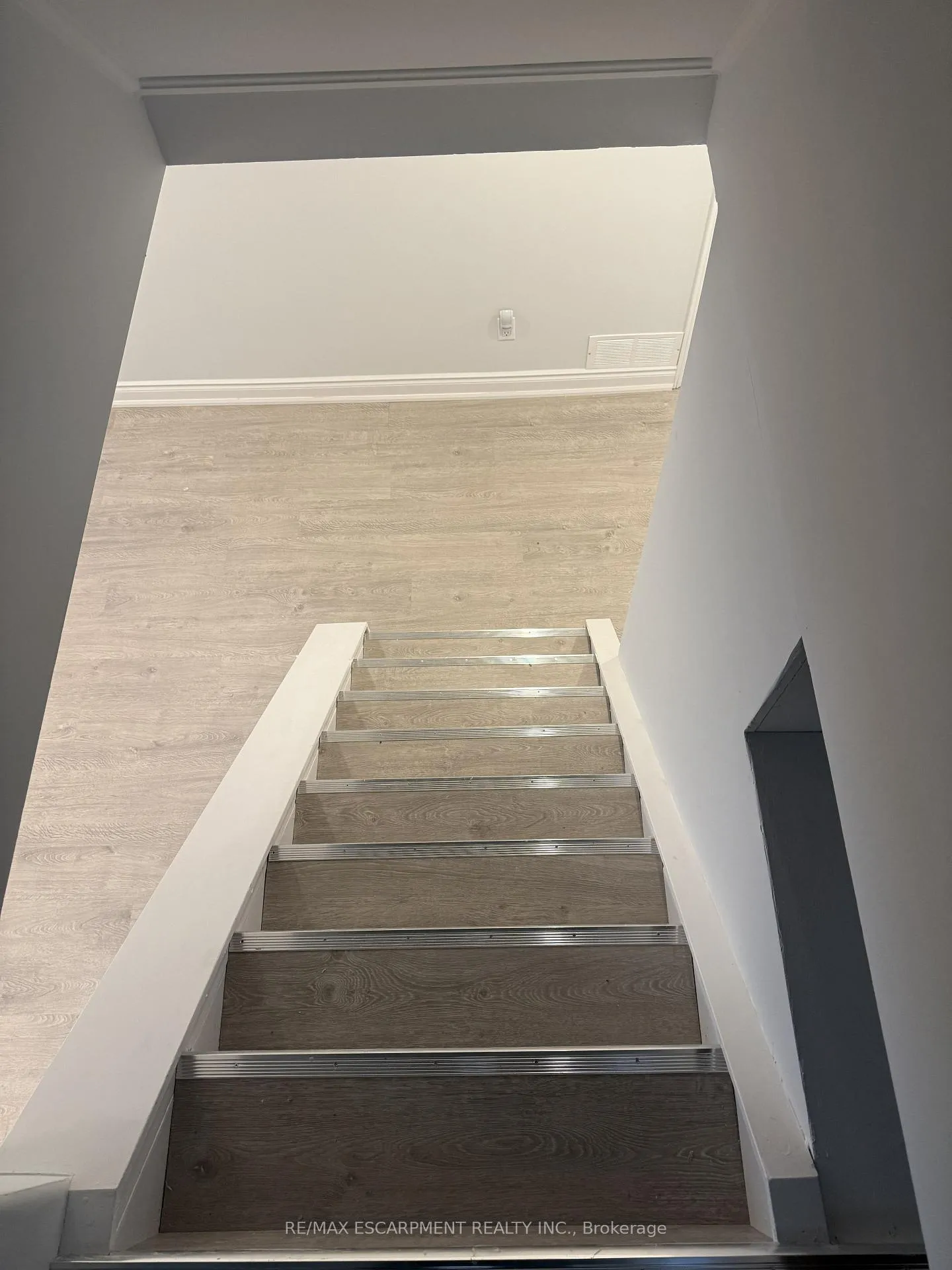 Photo 4 of Unit 2, 41 Beamer Avenue, St. Catharines, Bunting/Linwell — HOMEH