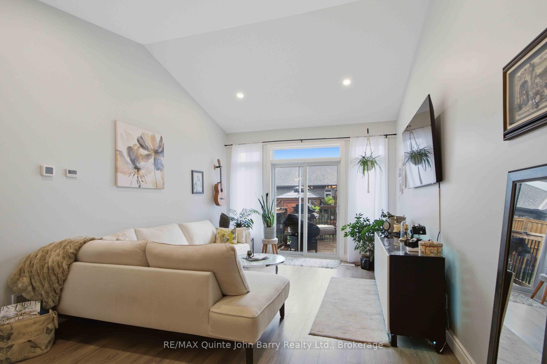 Photo 15 of 28 Raycroft Drive, Belleville, Thurlow Ward — HOMEH
