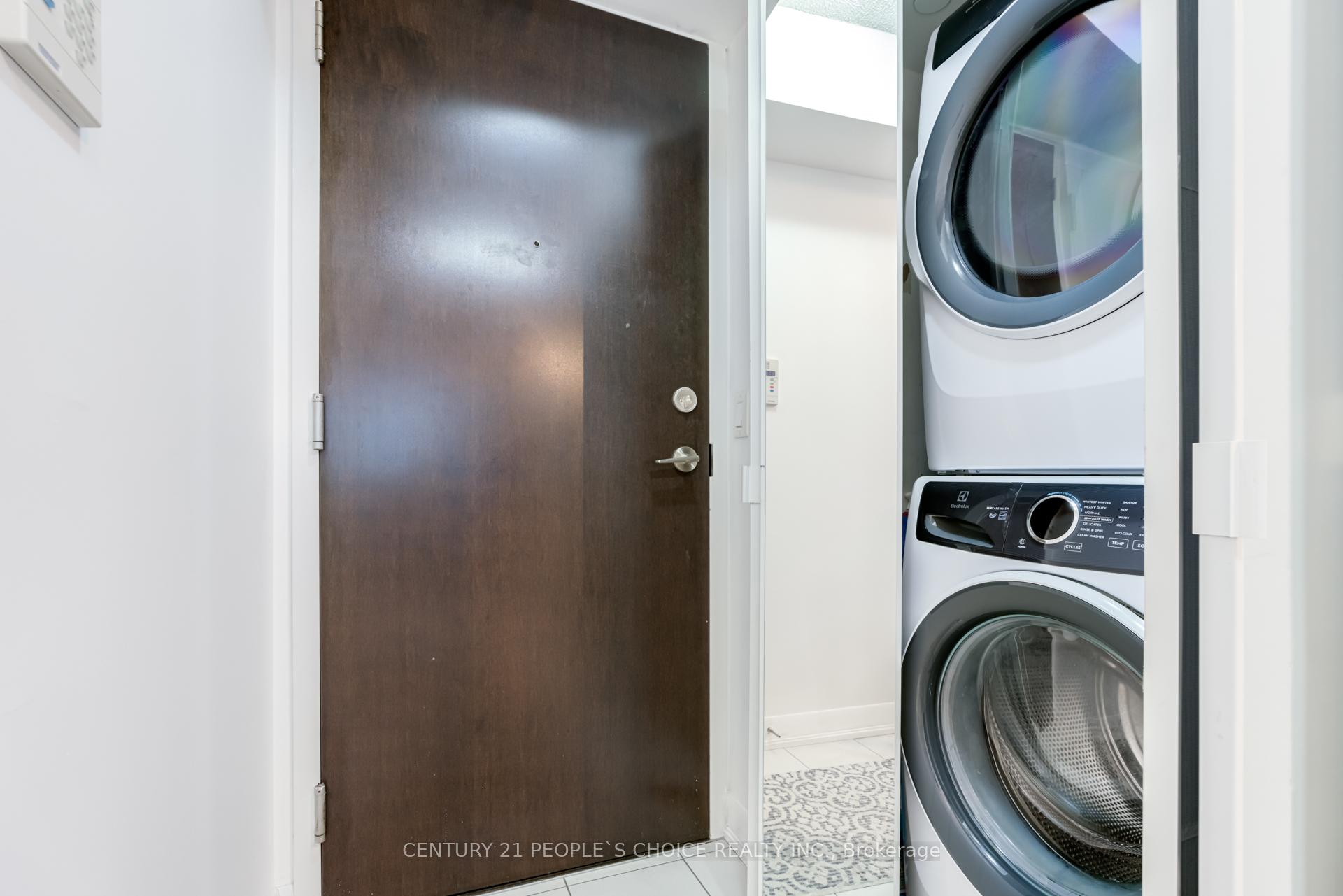 Photo 14 of Unit 2005, 215 Sherway Gardens Road, Etobicoke, Islington-City Centre West — HOMEH