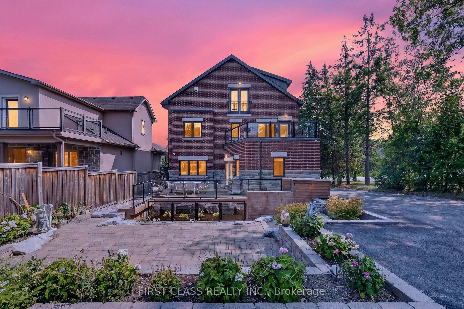 Photo 5 of 302 Brookside Road, Richmond Hill, Westbrook — HOMEH