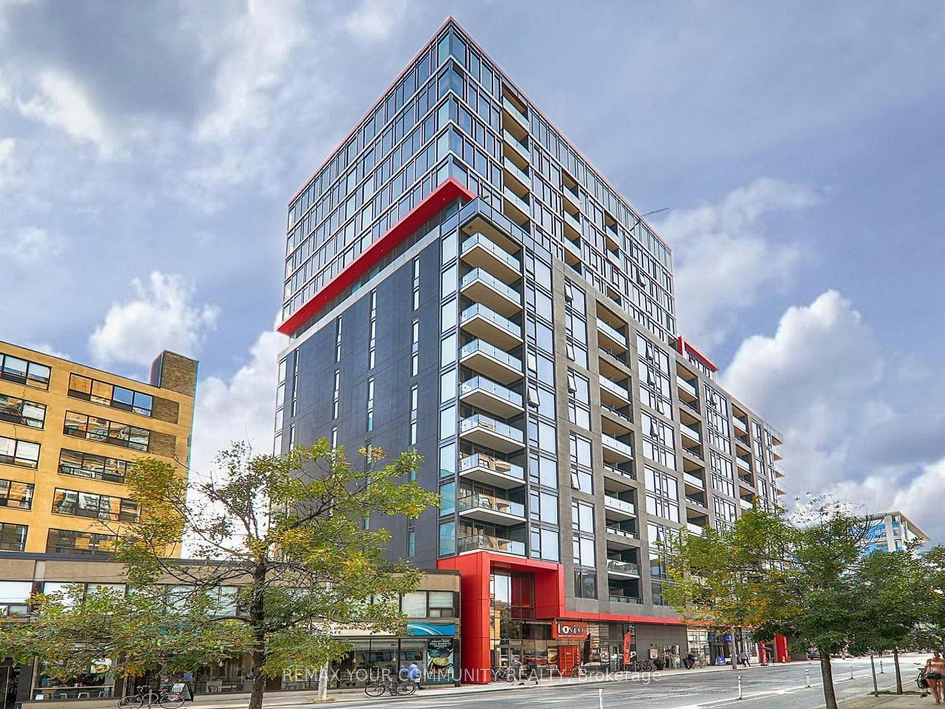 Front of Unit 902, 435 Richmond Street W