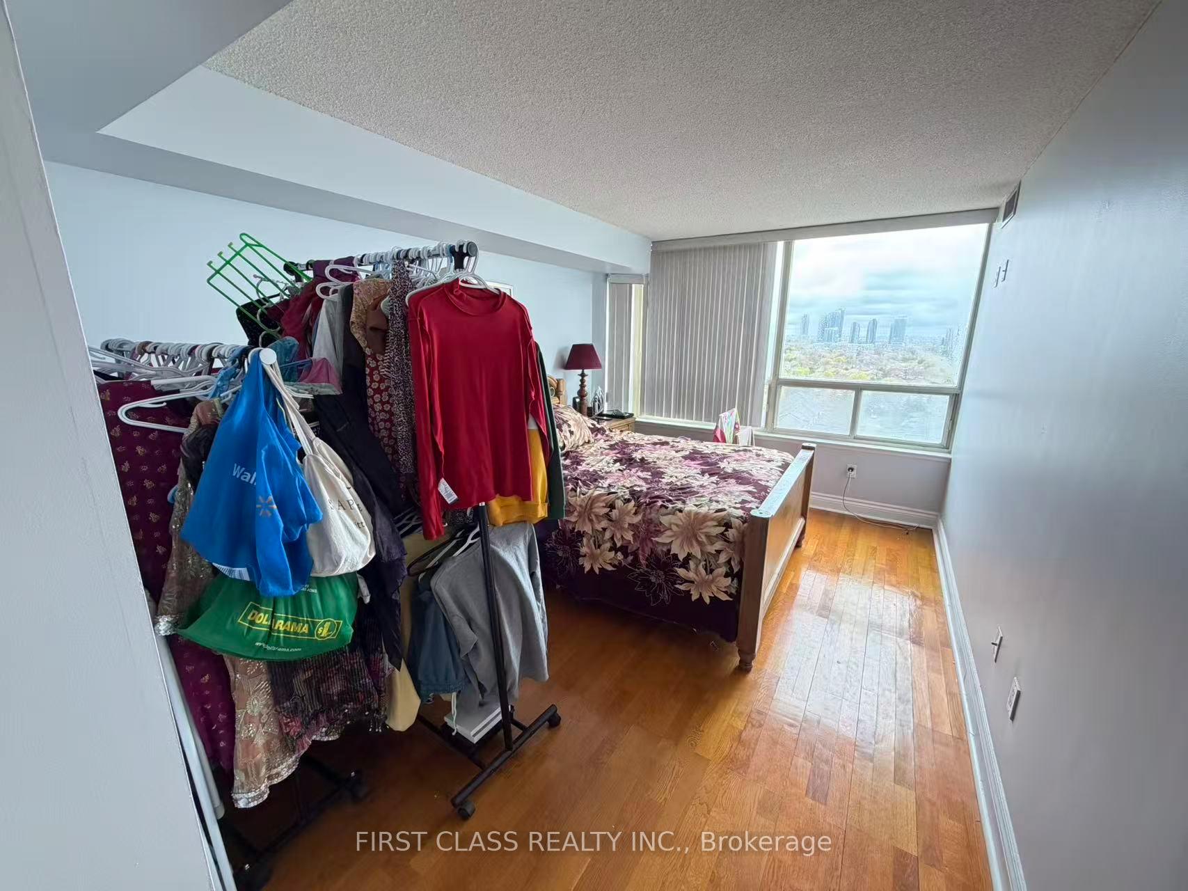 Photo 4 of Unit 1208, 700 Constellation Drive, Mississauga, Hurontario — HOMEH