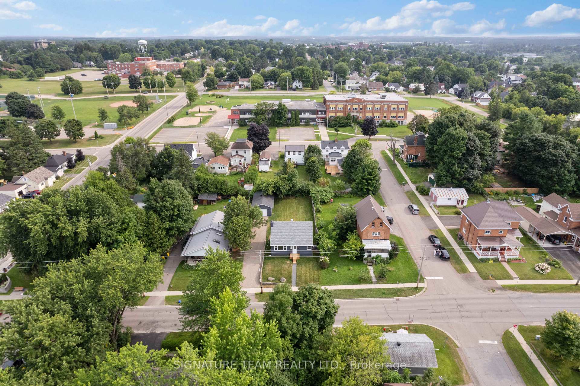 Photo 2 of 332 Alfred Street, Pembroke, Pembroke — HOMEH