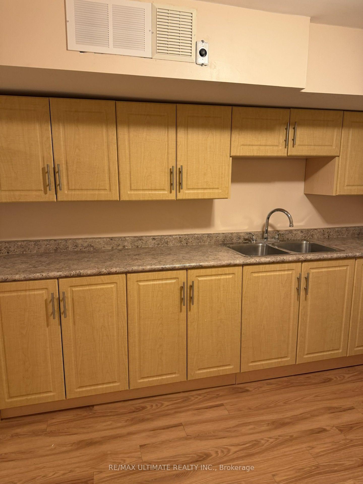 Photo 6 of Unit Basement, 58 Braidwood Lake Road, Brampton, Northwest Sandalwood Parkway — HOMEH