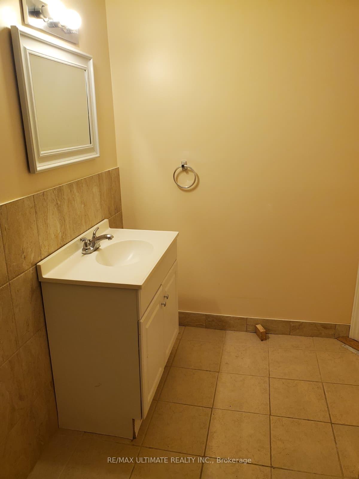 Photo 9 of Unit Basement, 58 Braidwood Lake Road, Brampton, Northwest Sandalwood Parkway — HOMEH
