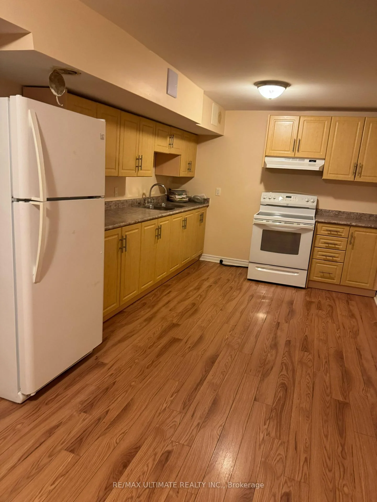 Photo 5 of Unit Basement, 58 Braidwood Lake Road, Brampton, Northwest Sandalwood Parkway — HOMEH