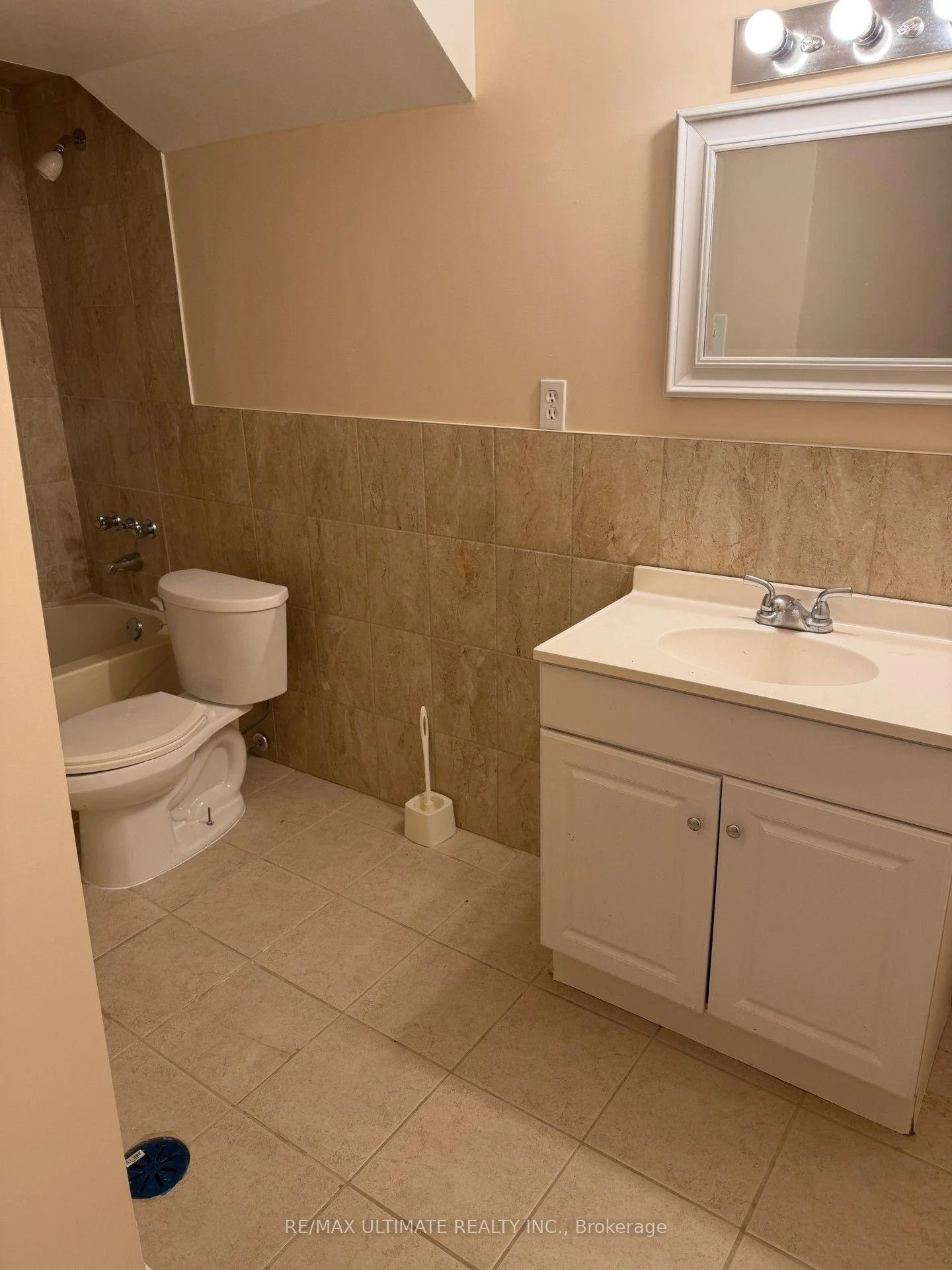 Photo 11 of Unit Basement, 58 Braidwood Lake Road, Brampton, Northwest Sandalwood Parkway — HOMEH