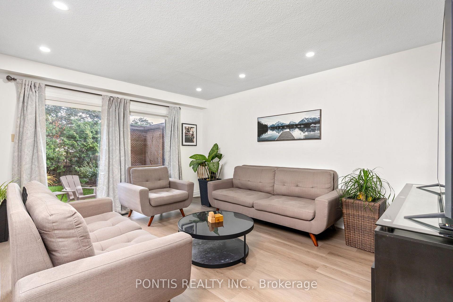 Photo 7 of 756 Cobblers Court, Pickering, Amberlea — HOMEH