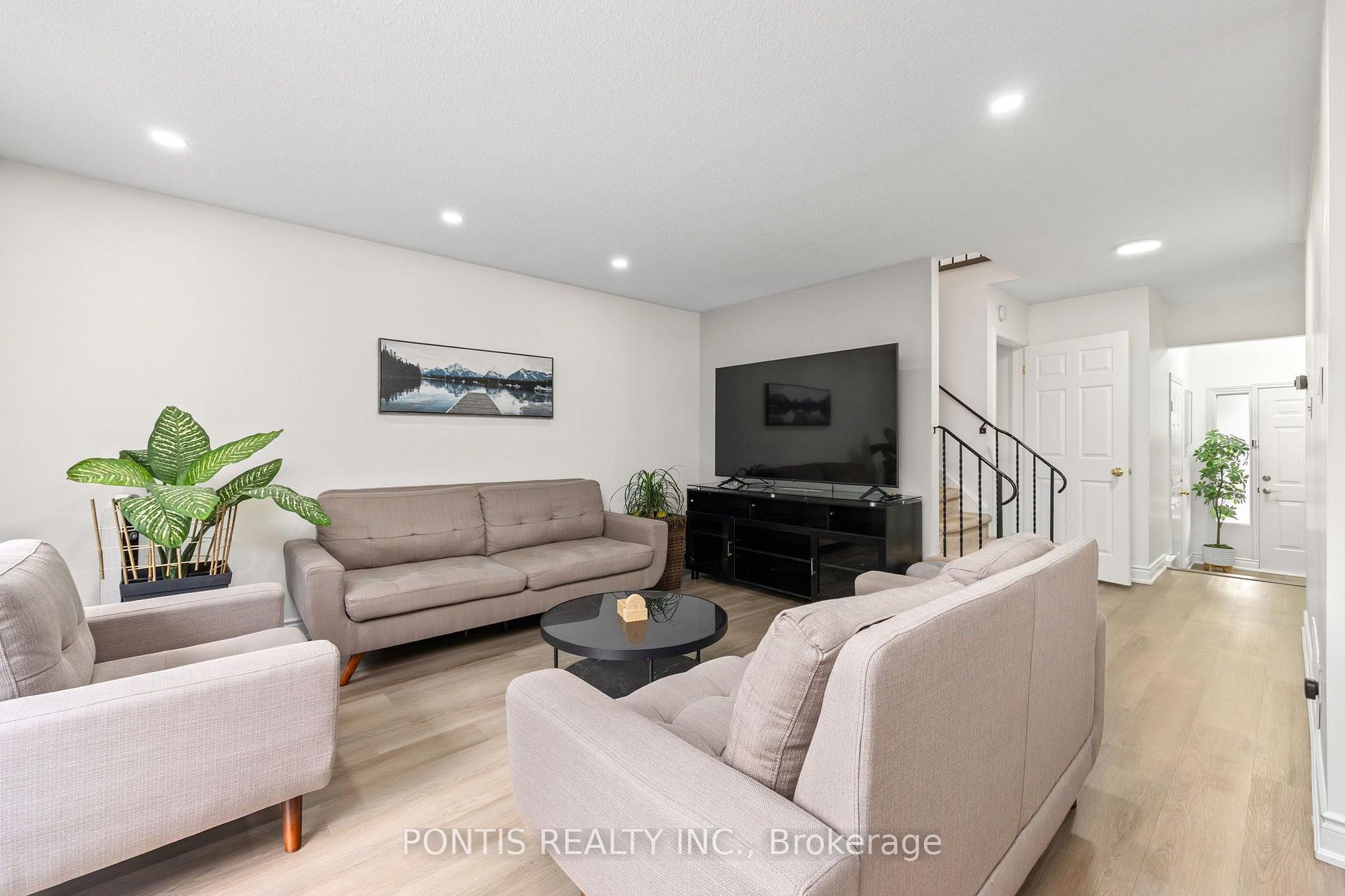 Photo 9 of 756 Cobblers Court, Pickering, Amberlea — HOMEH