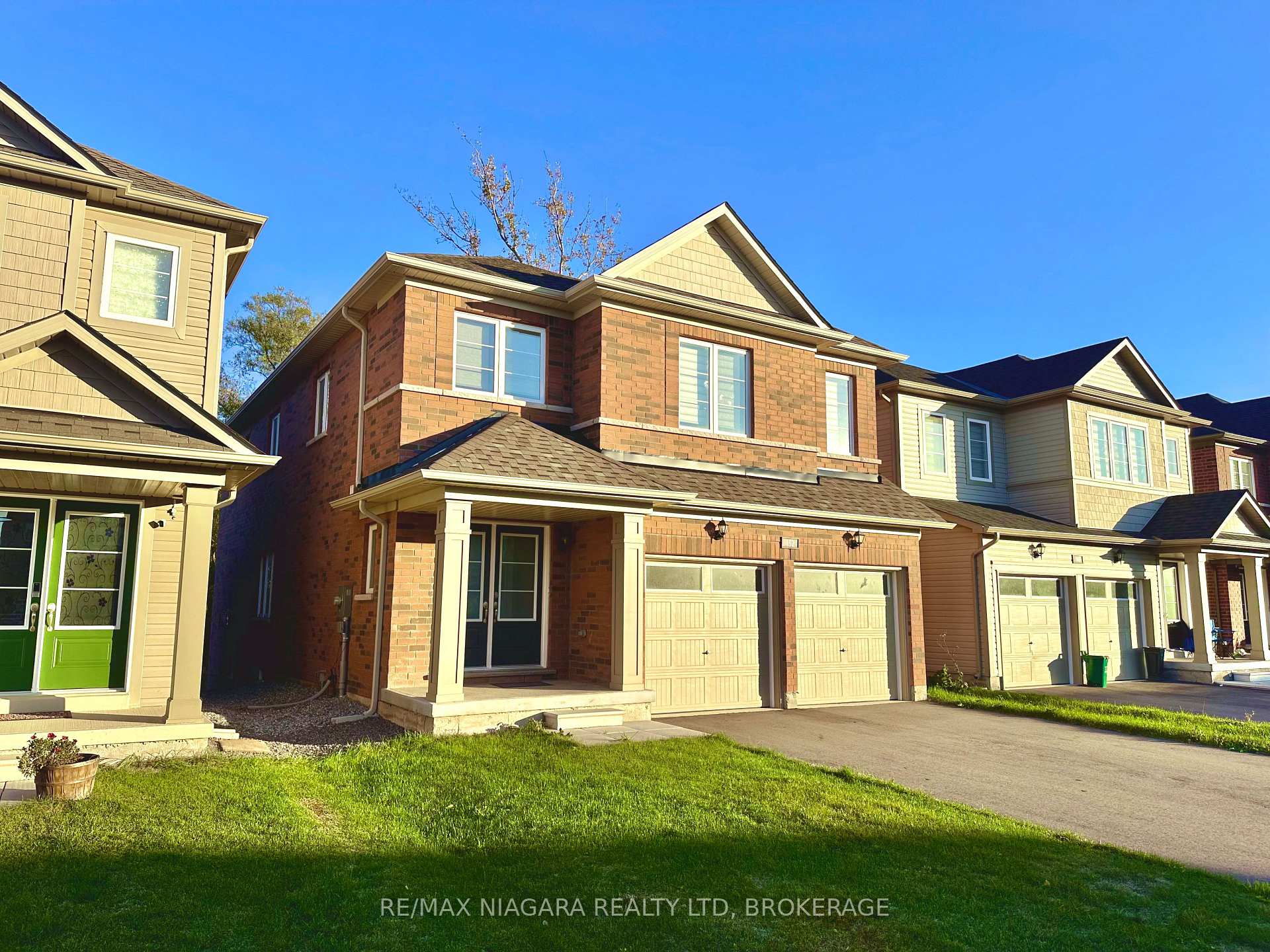 Photo 2 of 132 Cottonwood Crescent, Welland, Dain City — HOMEH