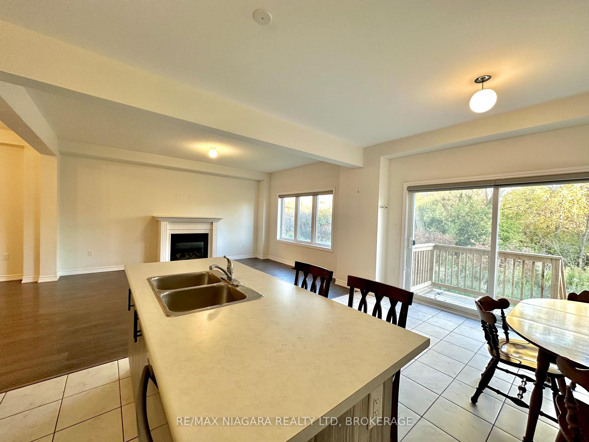Photo 7 of 132 Cottonwood Crescent, Welland, Dain City — HOMEH