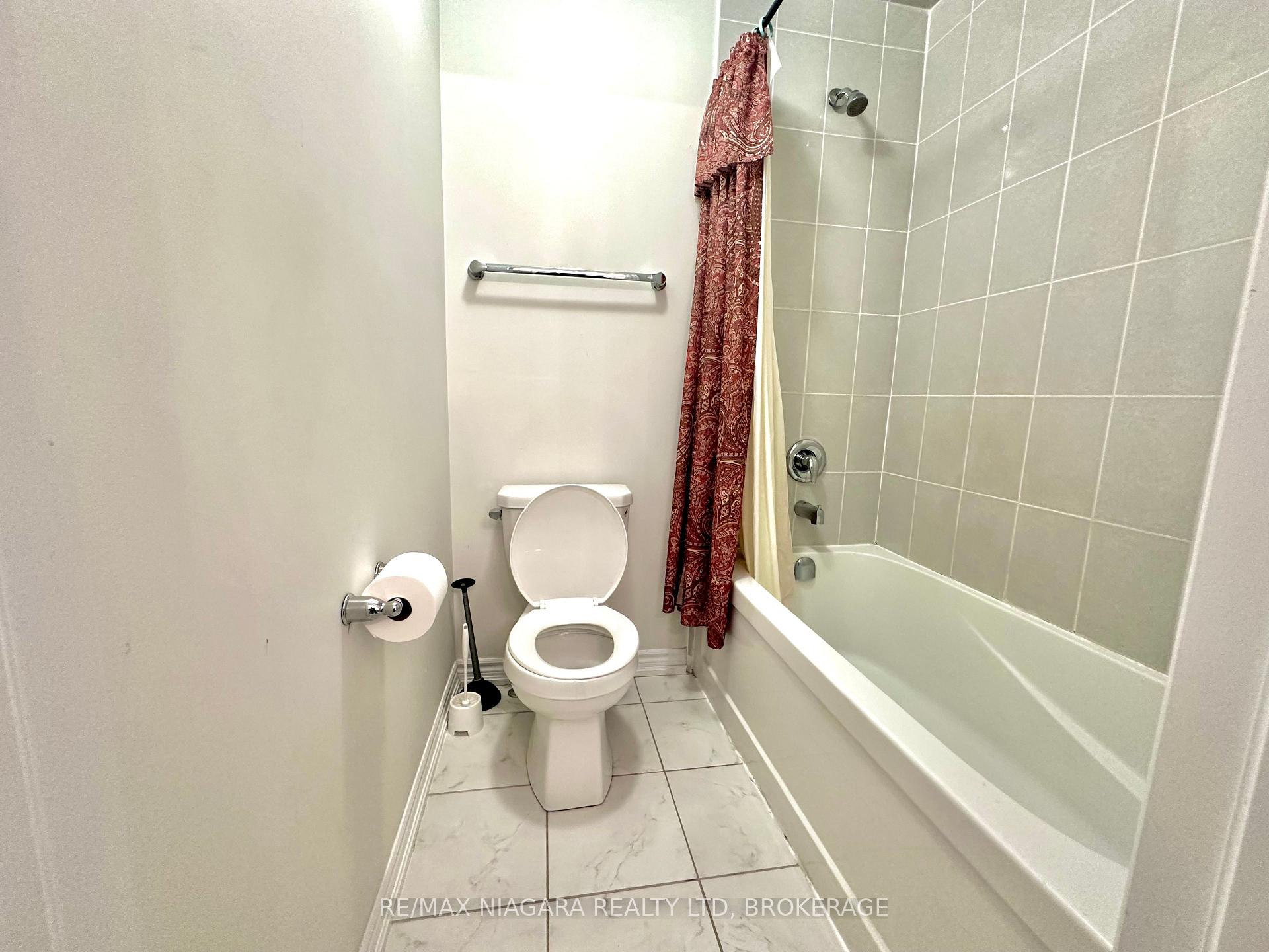 Photo 15 of 132 Cottonwood Crescent, Welland, Dain City — HOMEH