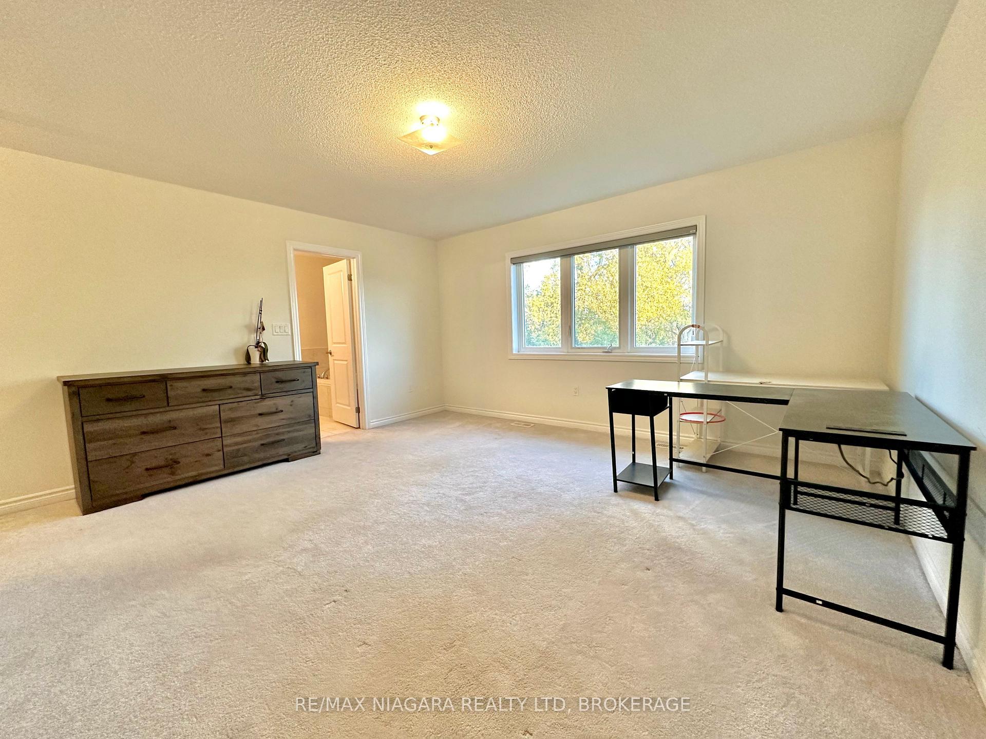 Photo 21 of 132 Cottonwood Crescent, Welland, Dain City — HOMEH