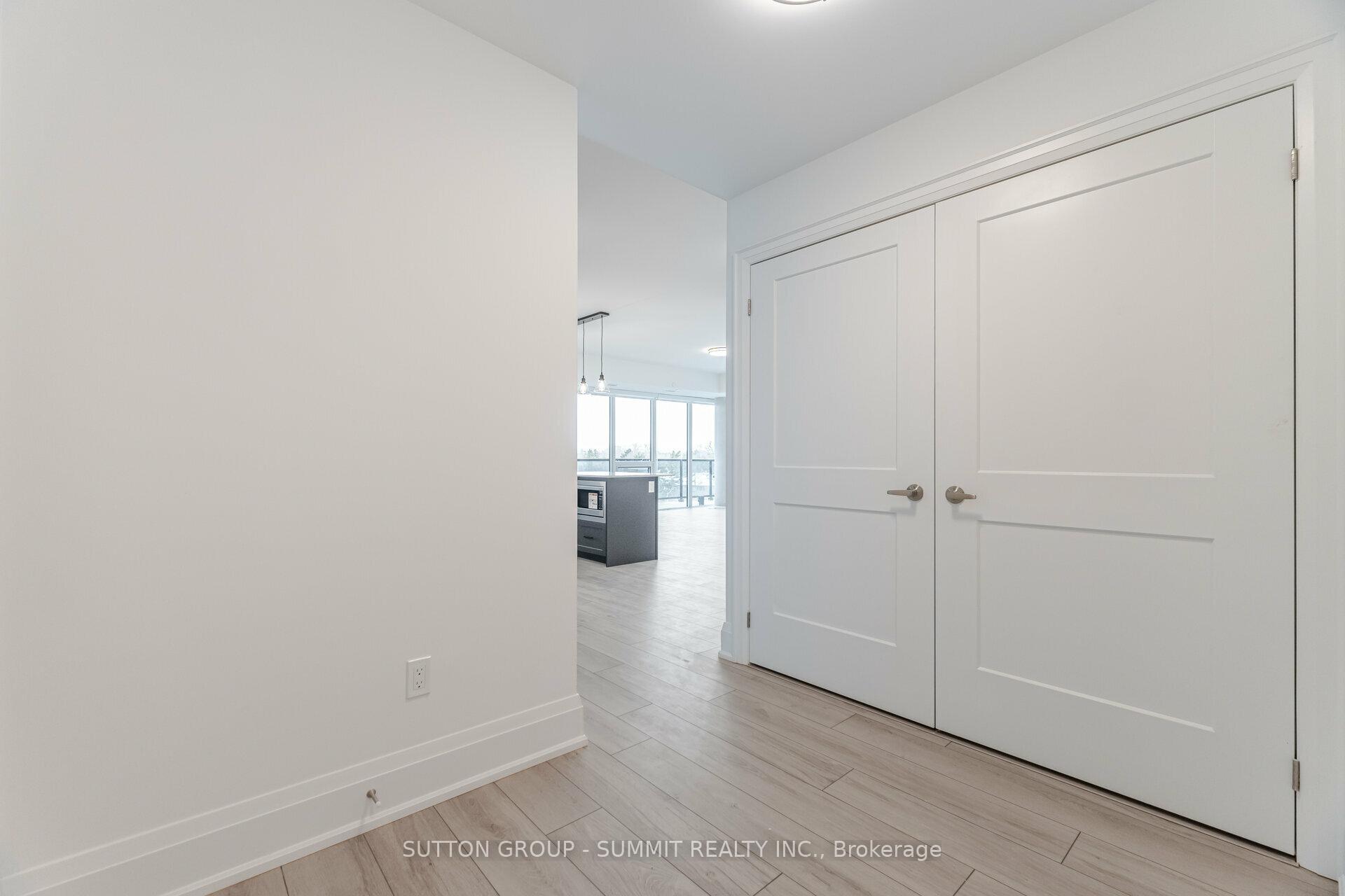 Photo 3 of Unit 602, 1035 Southdown Road, Mississauga, Clarkson — HOMEH
