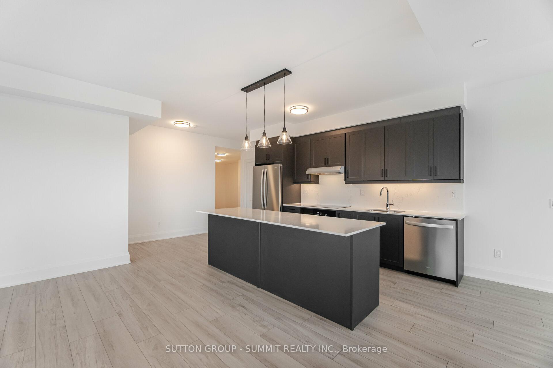 Photo 6 of Unit 602, 1035 Southdown Road, Mississauga, Clarkson — HOMEH