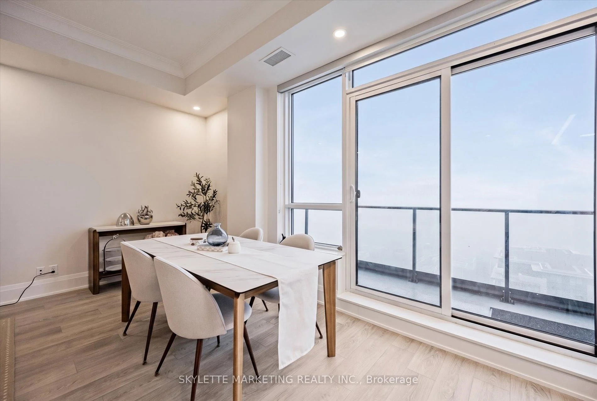 Photo 21 of Unit PH02, 18 Water Walk Drive, Markham, Unionville — HOMEH