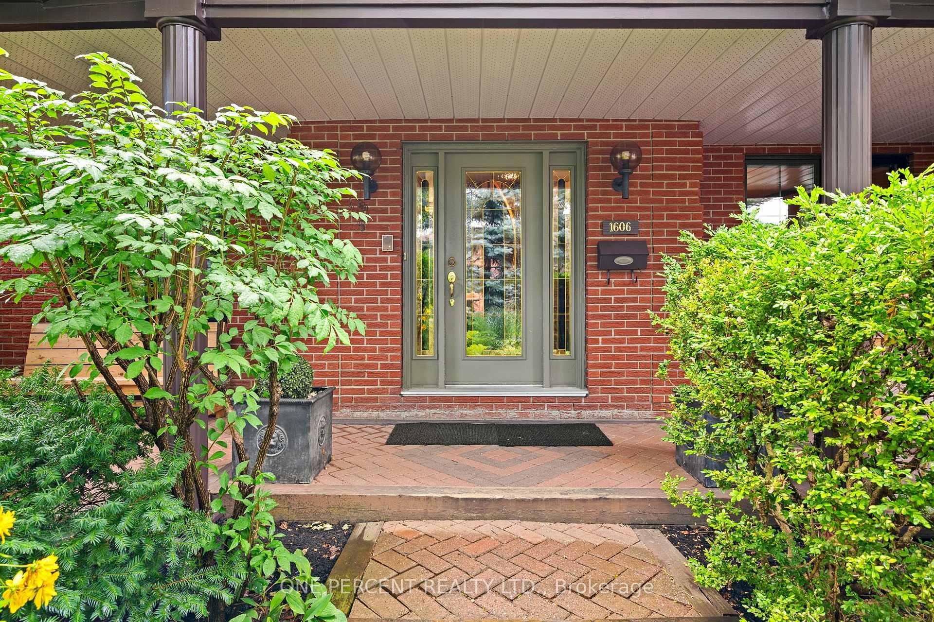 Photo 4 of 1606 Ortona Avenue, Ottawa, Carleton Heights — HOMEH