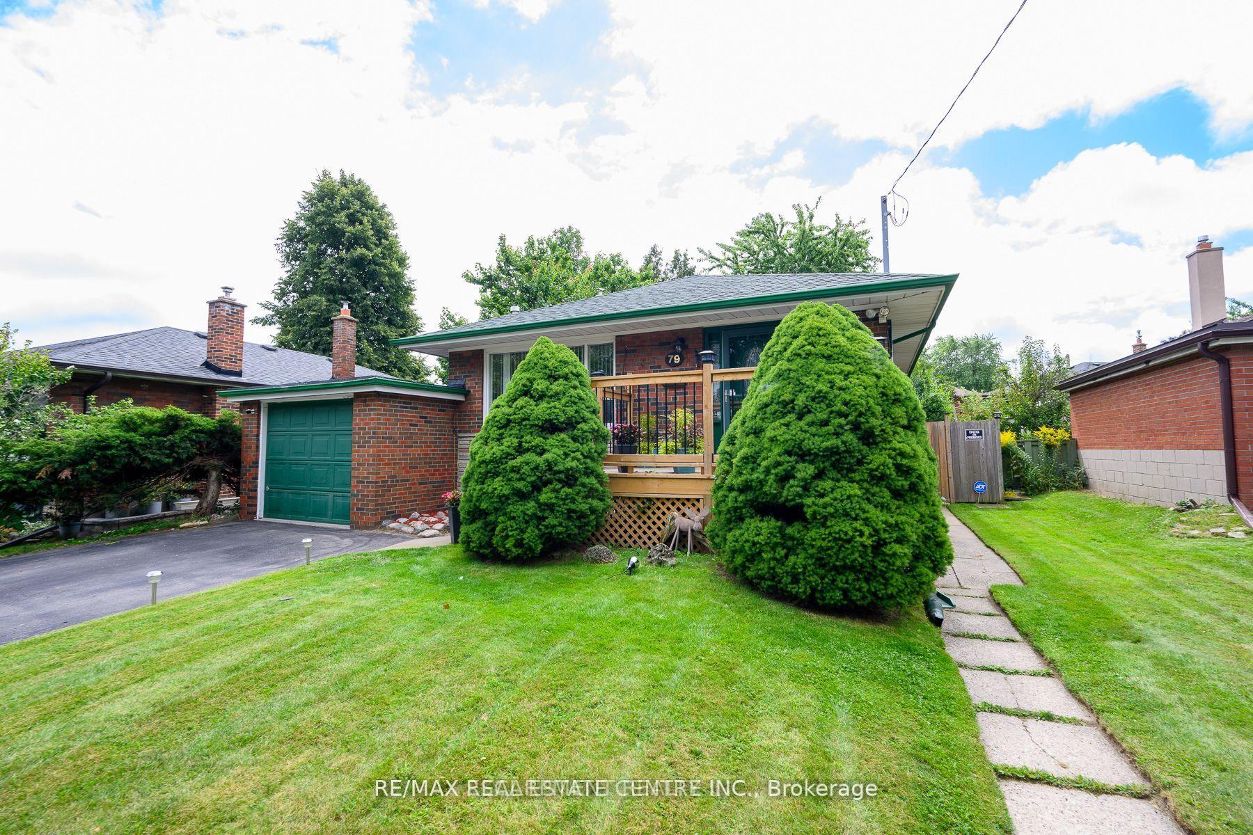 Photo 2 of 79 Chandler Drive, Scarborough, Woburn — HOMEH