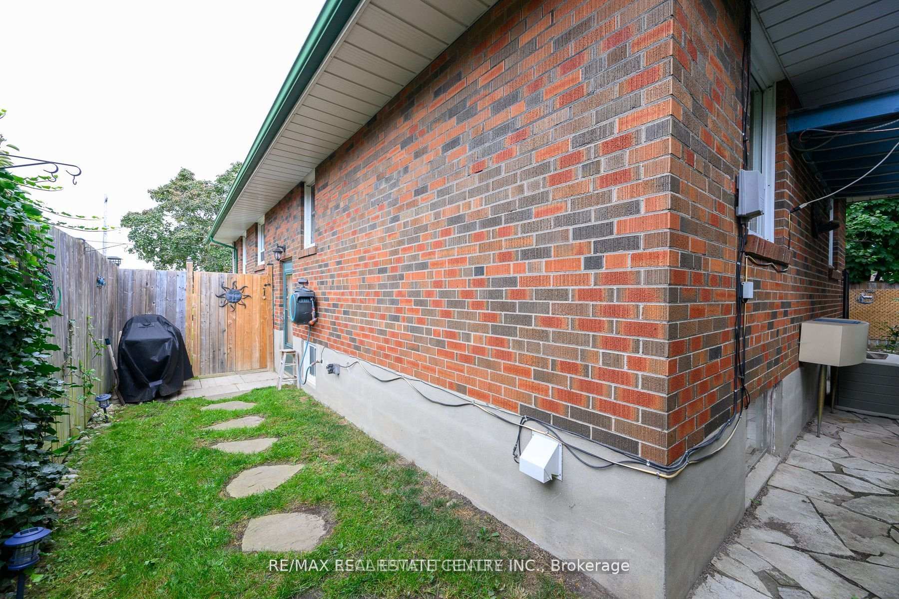 Photo 6 of 79 Chandler Drive, Scarborough, Woburn — HOMEH