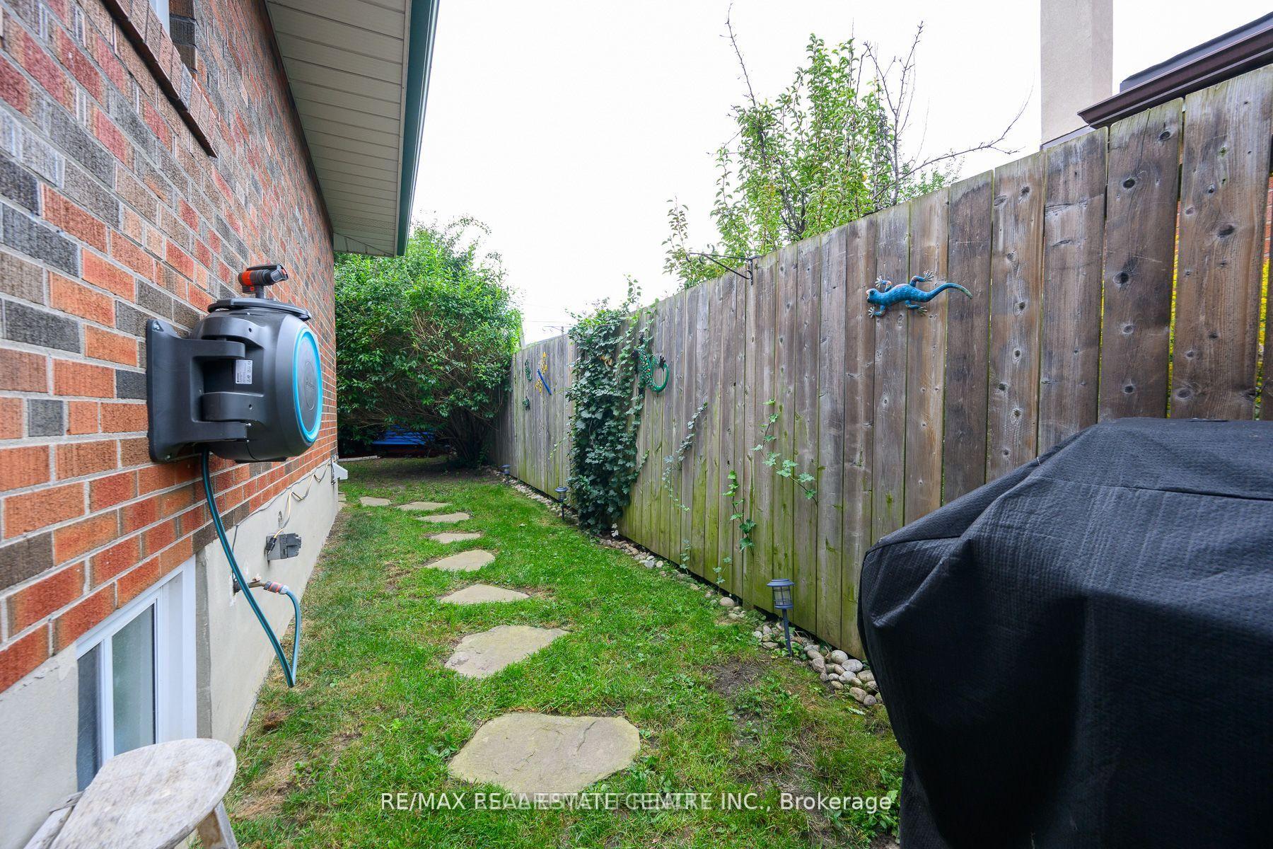 Photo 16 of 79 Chandler Drive, Scarborough, Woburn — HOMEH