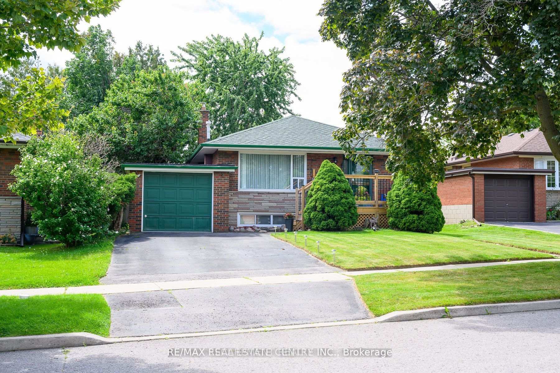 Photo 55 of 79 Chandler Drive, Scarborough, Woburn — HOMEH