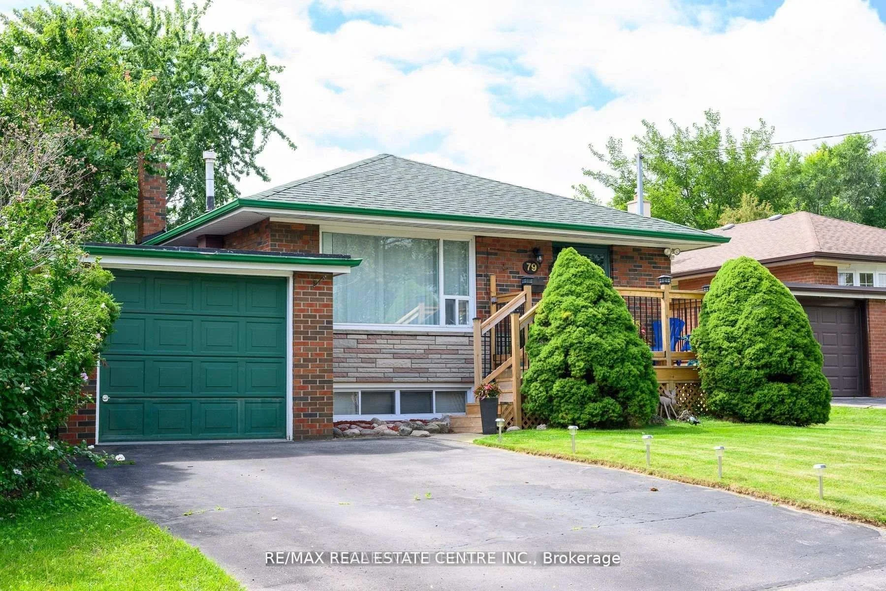Photo 3 of 79 Chandler Drive, Scarborough, Woburn — HOMEH