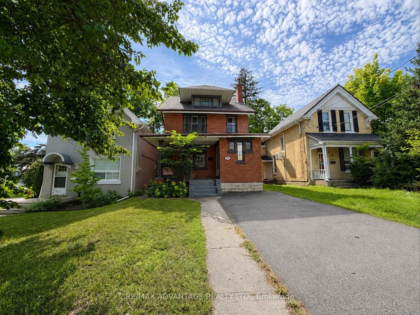 Photo of 1051 Richmond Street N