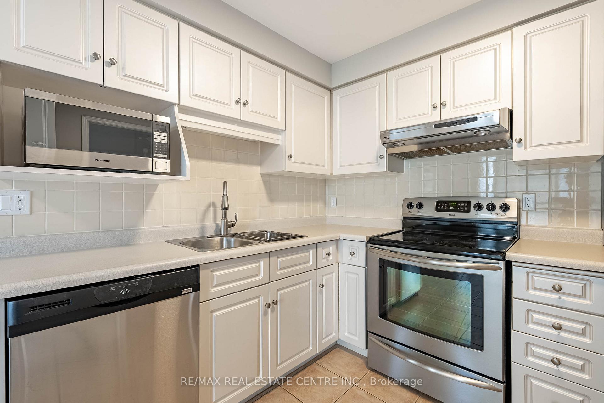 Photo 12 of Unit 15C, 67 Caroline Street S, Hamilton, Durand — HOMEH