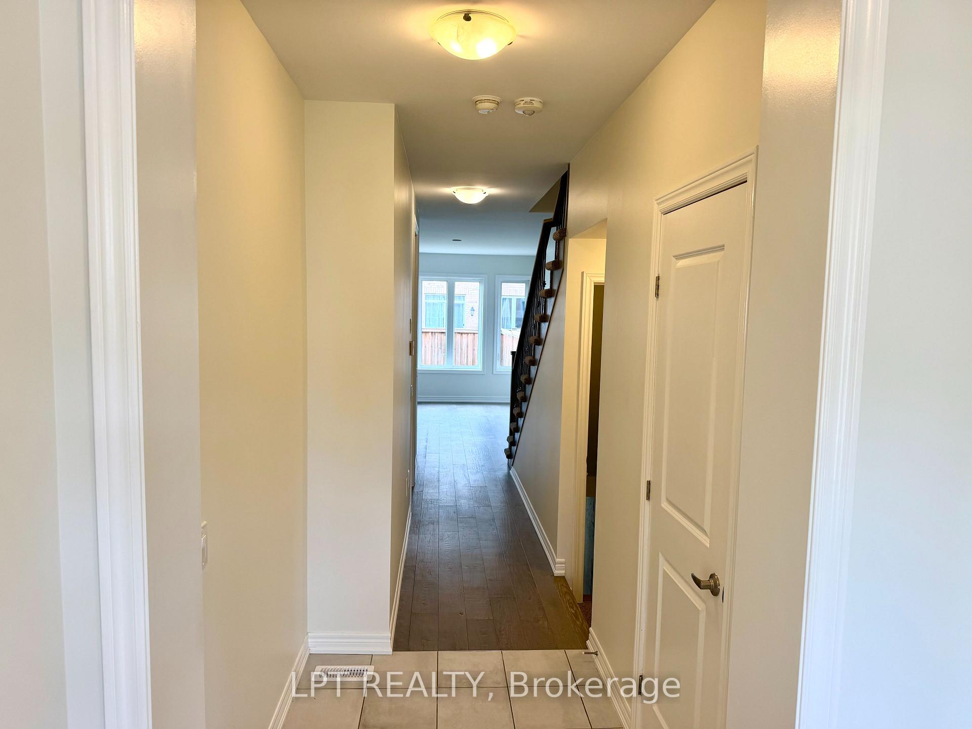 Photo 2 of 32 Bayonne Drive, Hamilton, Stoney Creek Mountain — HOMEH