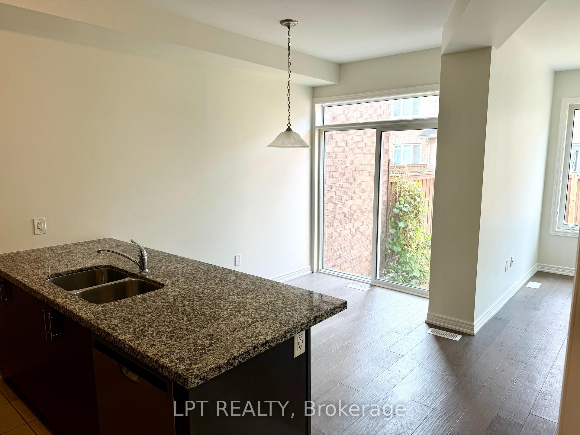 Photo 5 of 32 Bayonne Drive, Hamilton, Stoney Creek Mountain — HOMEH
