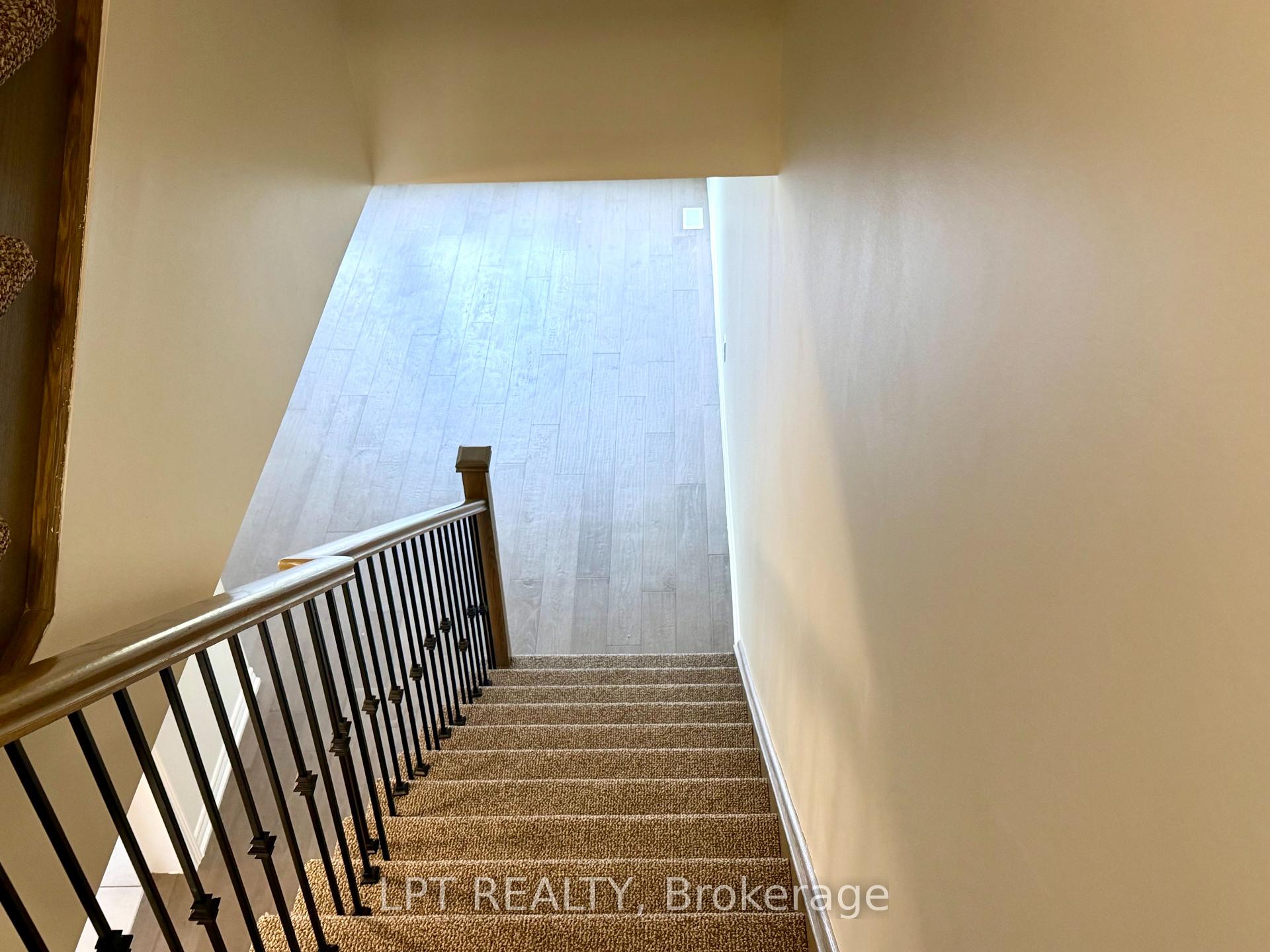 Photo 9 of 32 Bayonne Drive, Hamilton, Stoney Creek Mountain — HOMEH