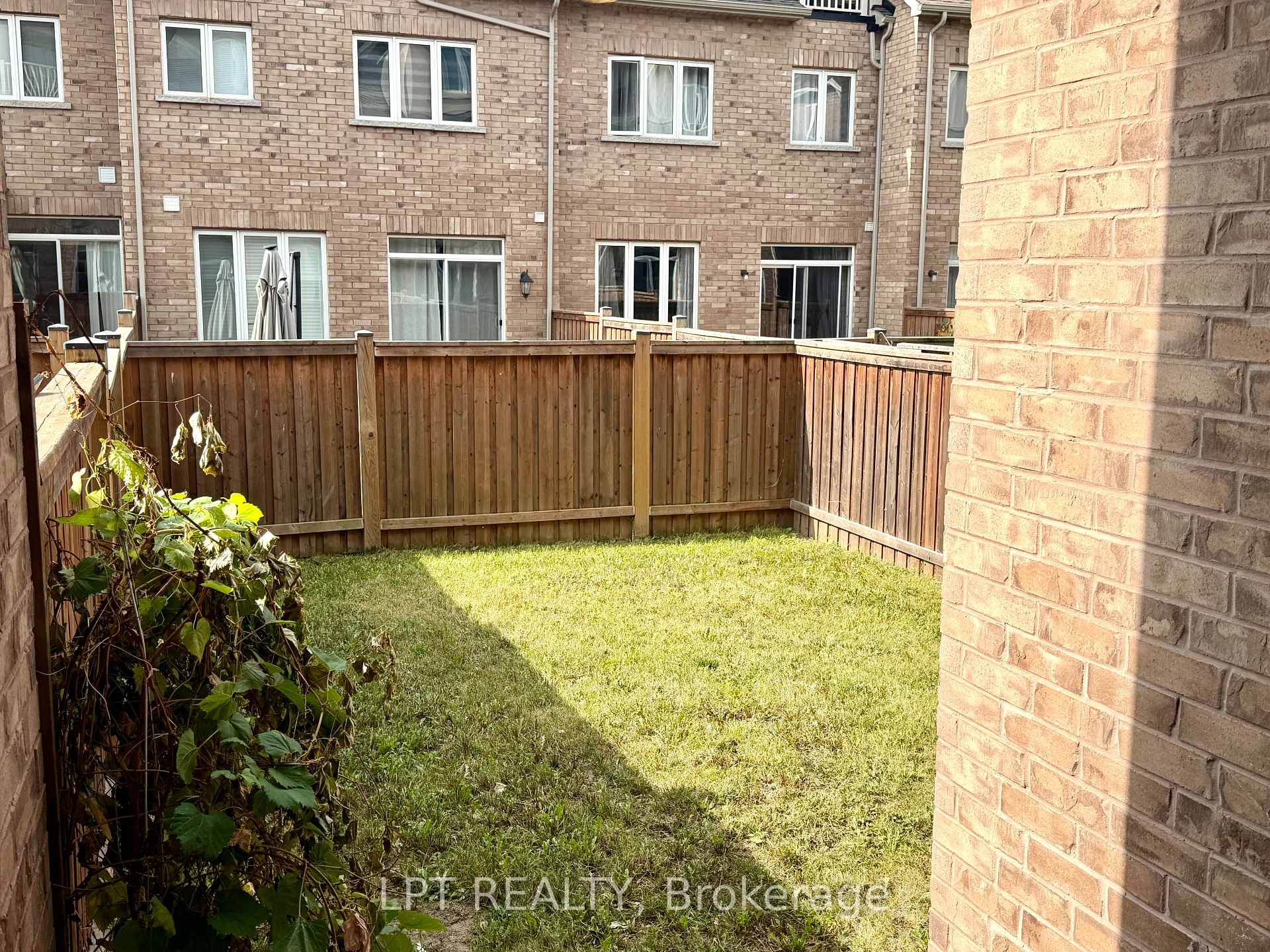 Photo 21 of 32 Bayonne Drive, Hamilton, Stoney Creek Mountain — HOMEH