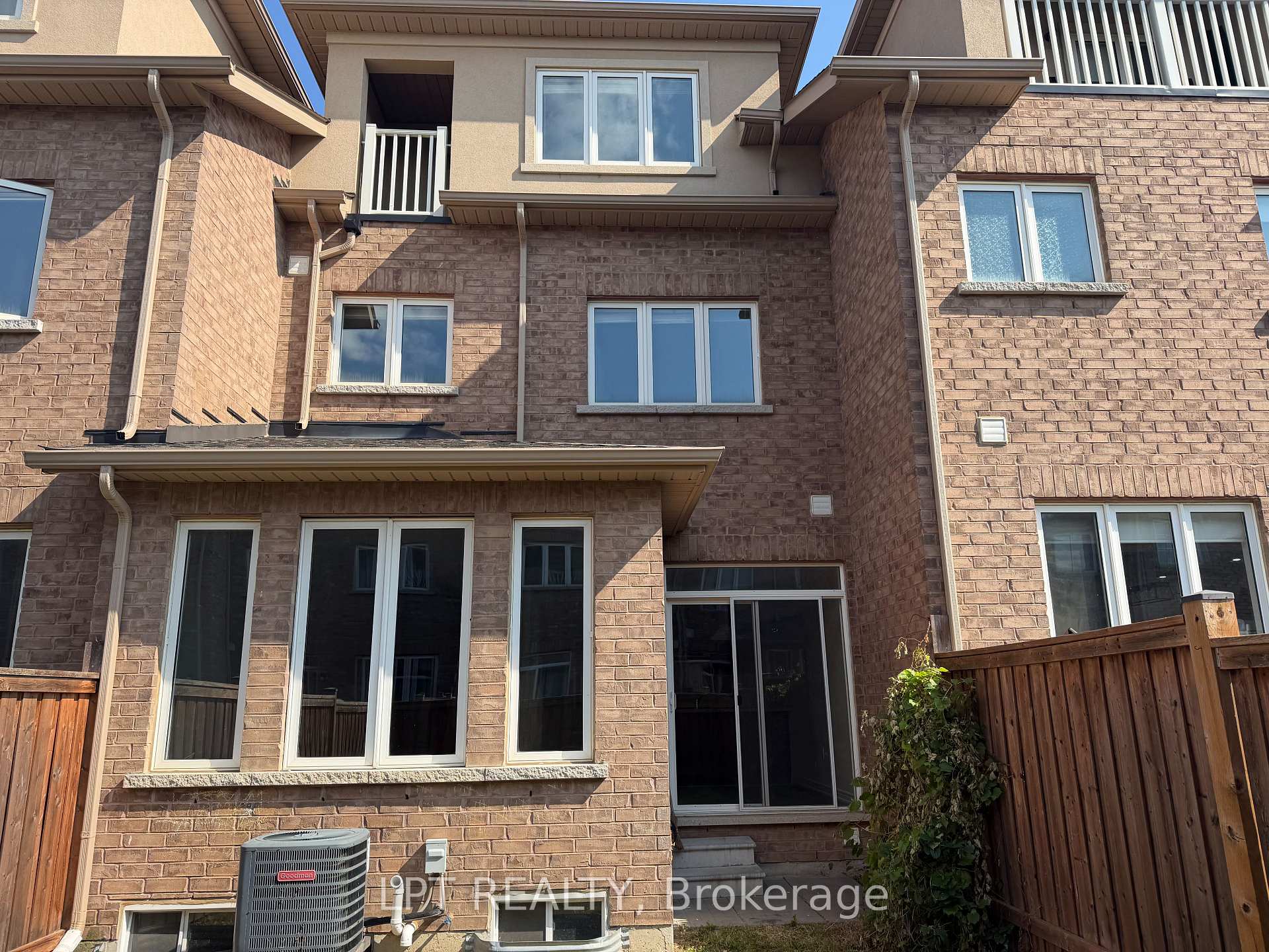 Photo 22 of 32 Bayonne Drive, Hamilton, Stoney Creek Mountain — HOMEH