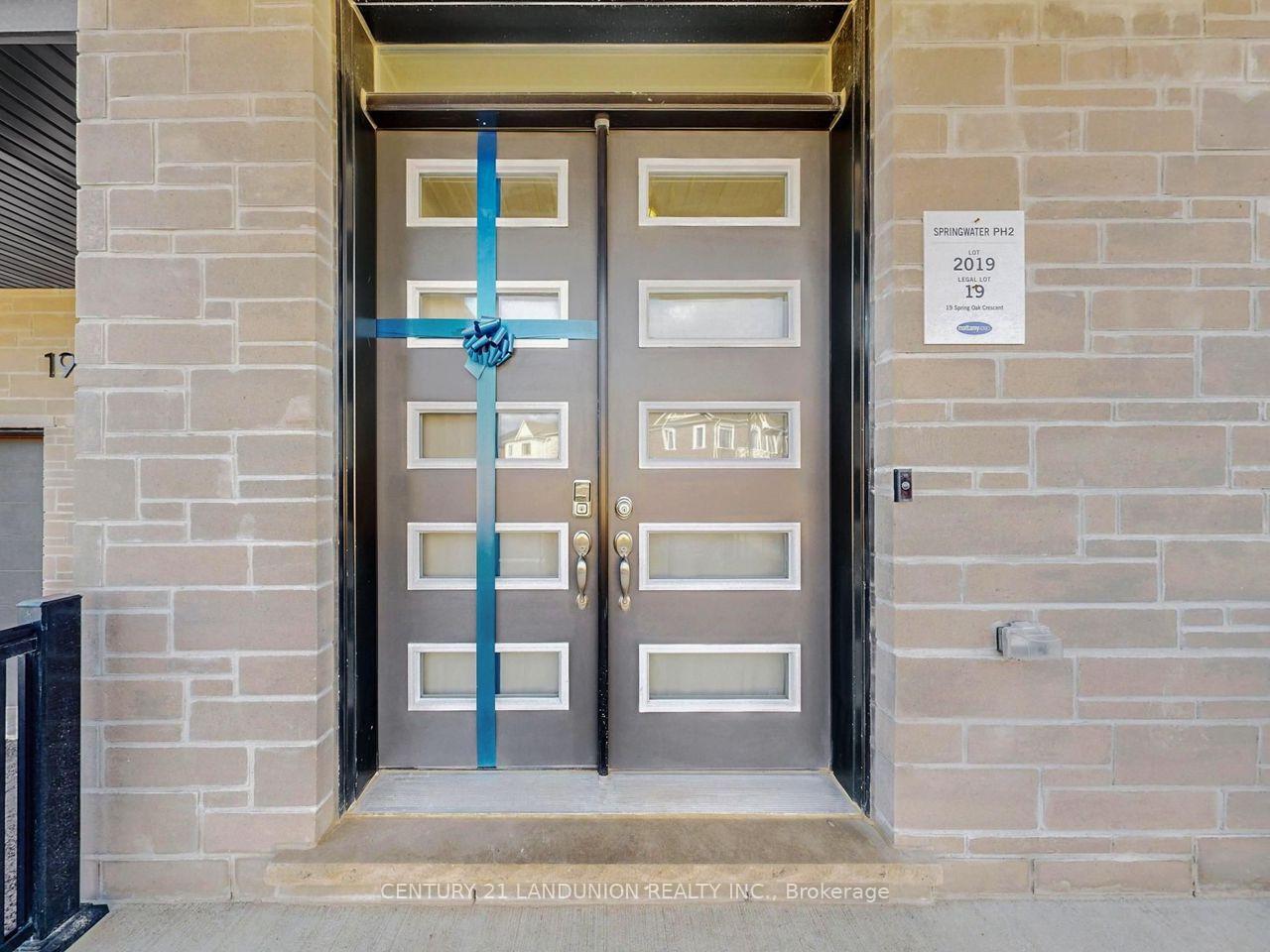 Photo 3 of 19 Spring Oak Crescent, Markham, Rural Markham — HOMEH