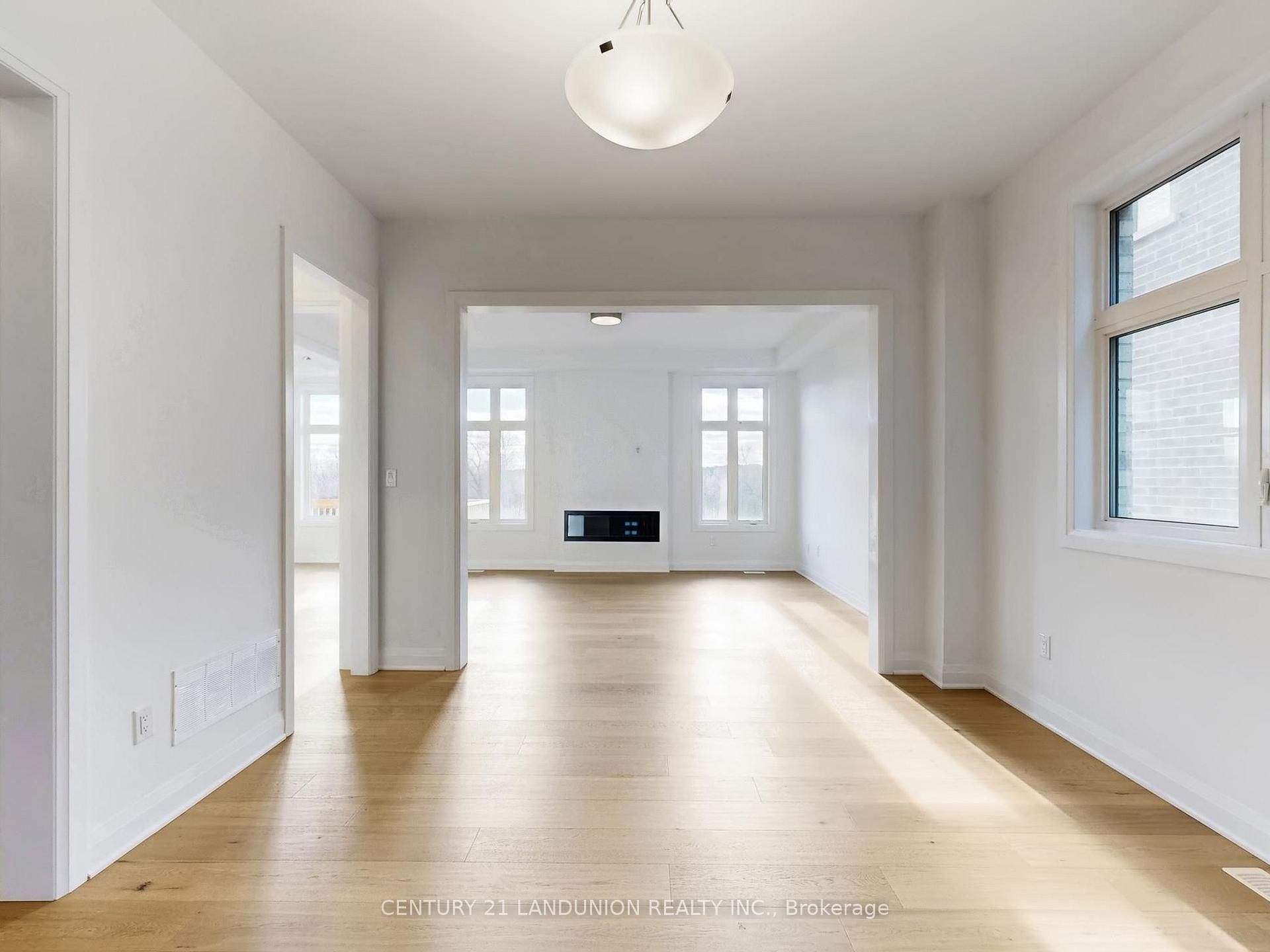Photo 7 of 19 Spring Oak Crescent, Markham, Rural Markham — HOMEH