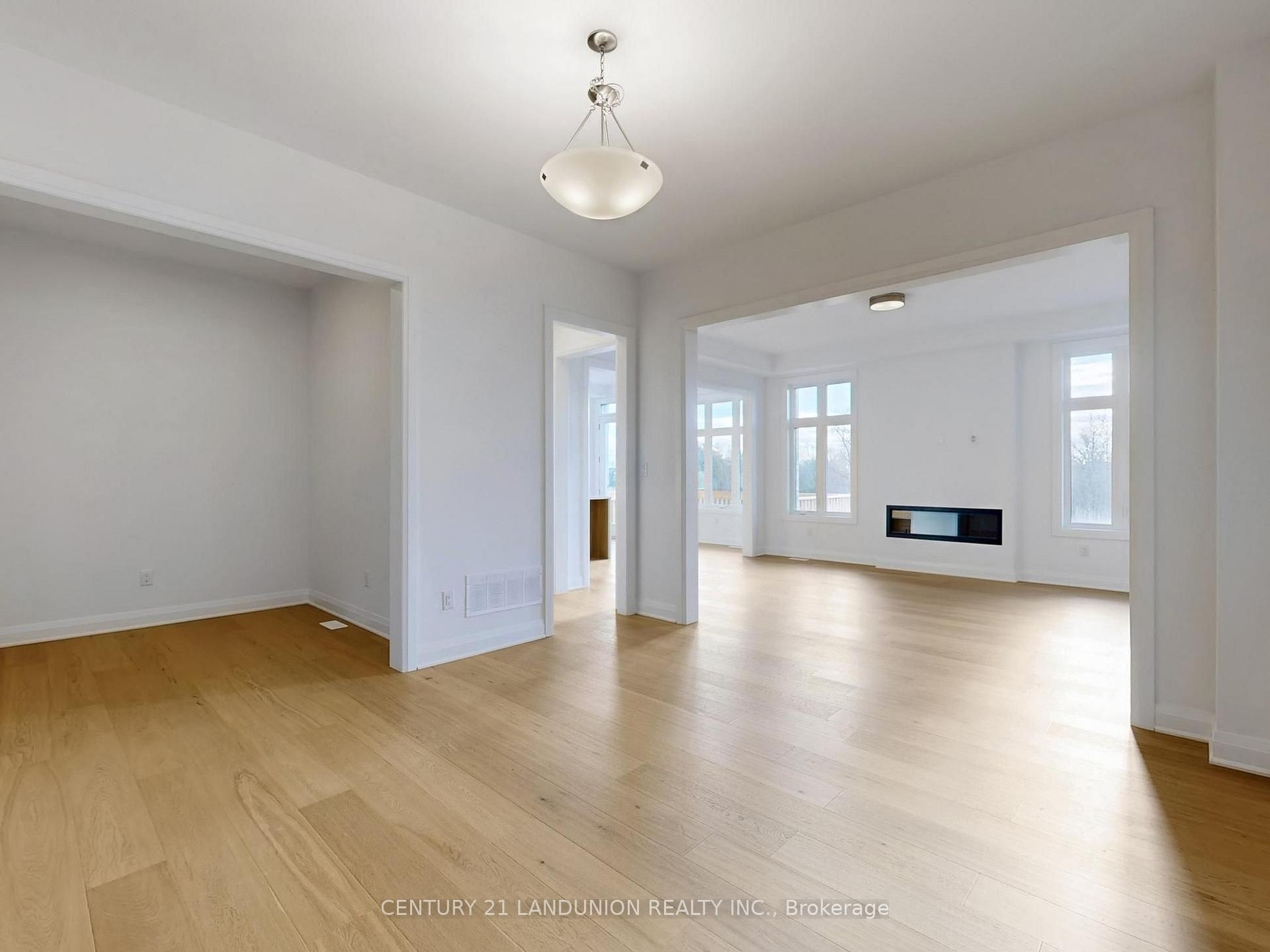 Photo 8 of 19 Spring Oak Crescent, Markham, Rural Markham — HOMEH