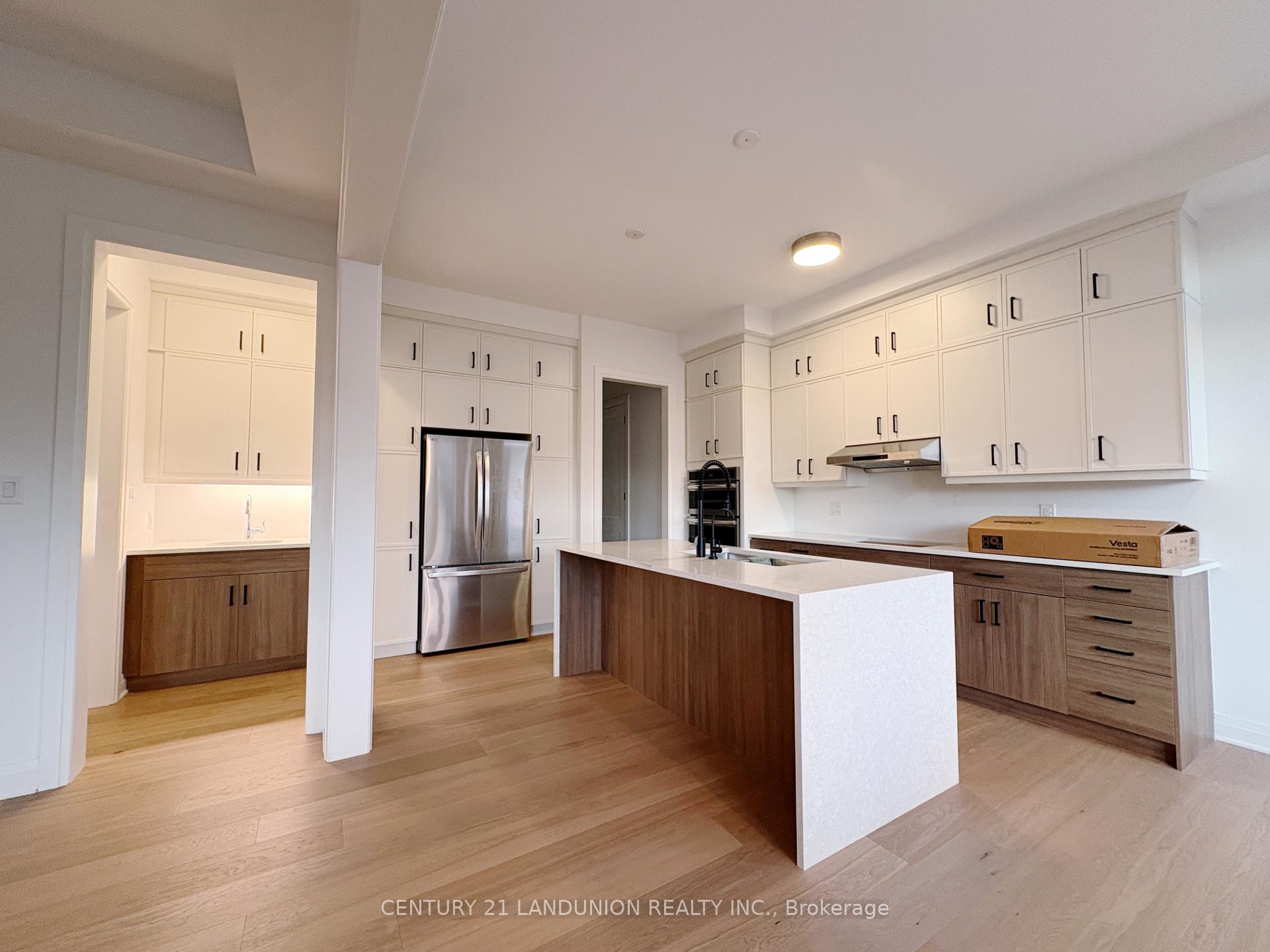 Photo 11 of 19 Spring Oak Crescent, Markham, Rural Markham — HOMEH