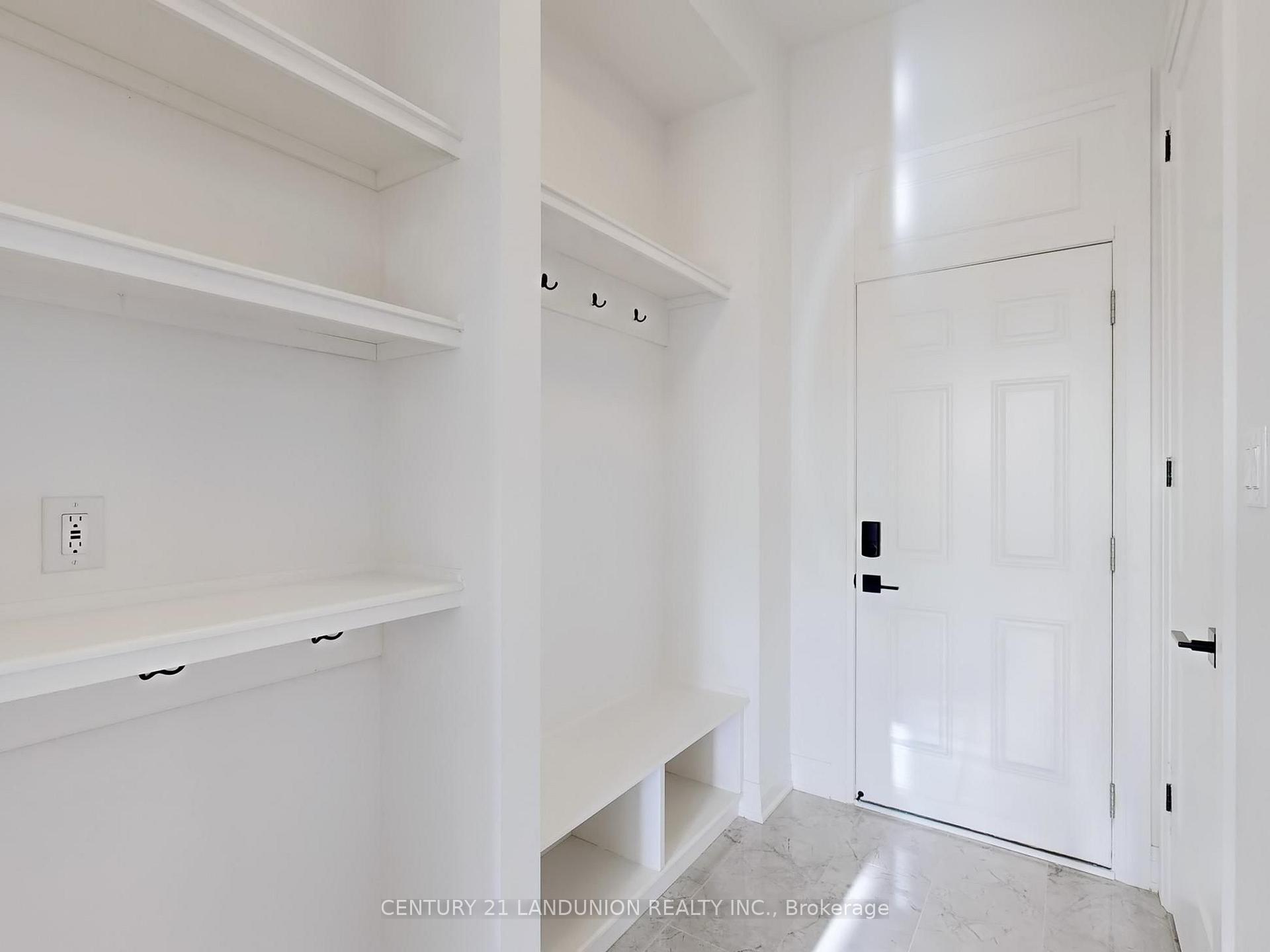 Photo 16 of 19 Spring Oak Crescent, Markham, Rural Markham — HOMEH
