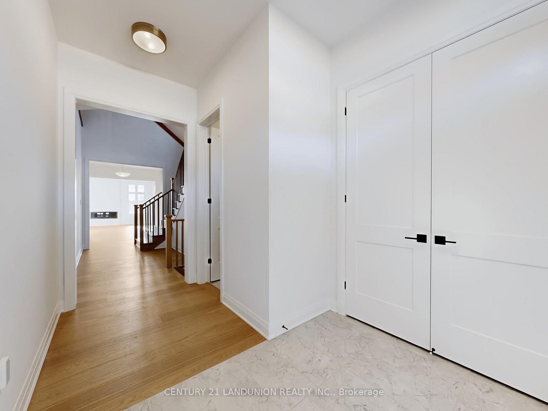 Photo 18 of 19 Spring Oak Crescent, Markham, Rural Markham — HOMEH