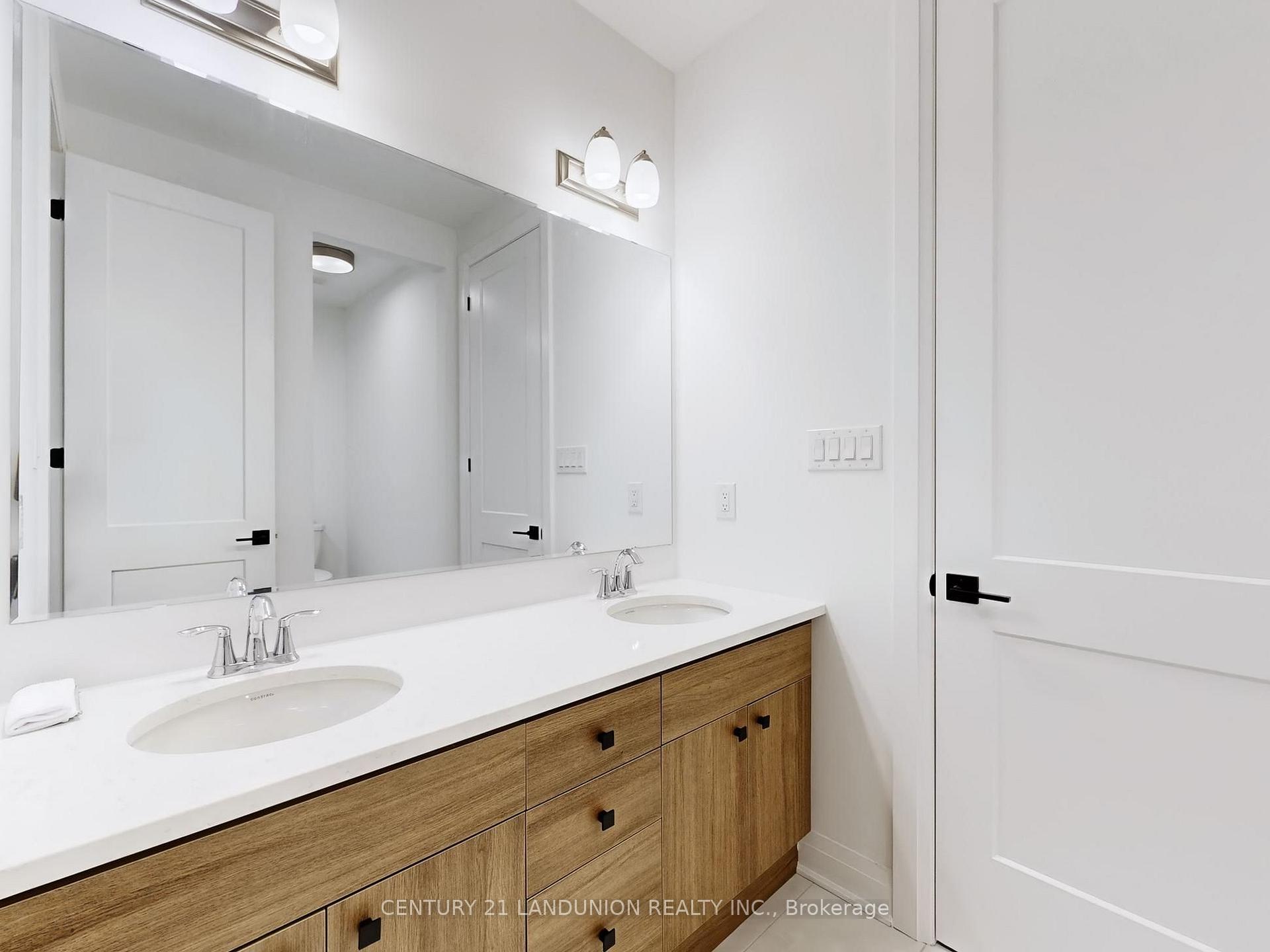 Photo 28 of 19 Spring Oak Crescent, Markham, Rural Markham — HOMEH