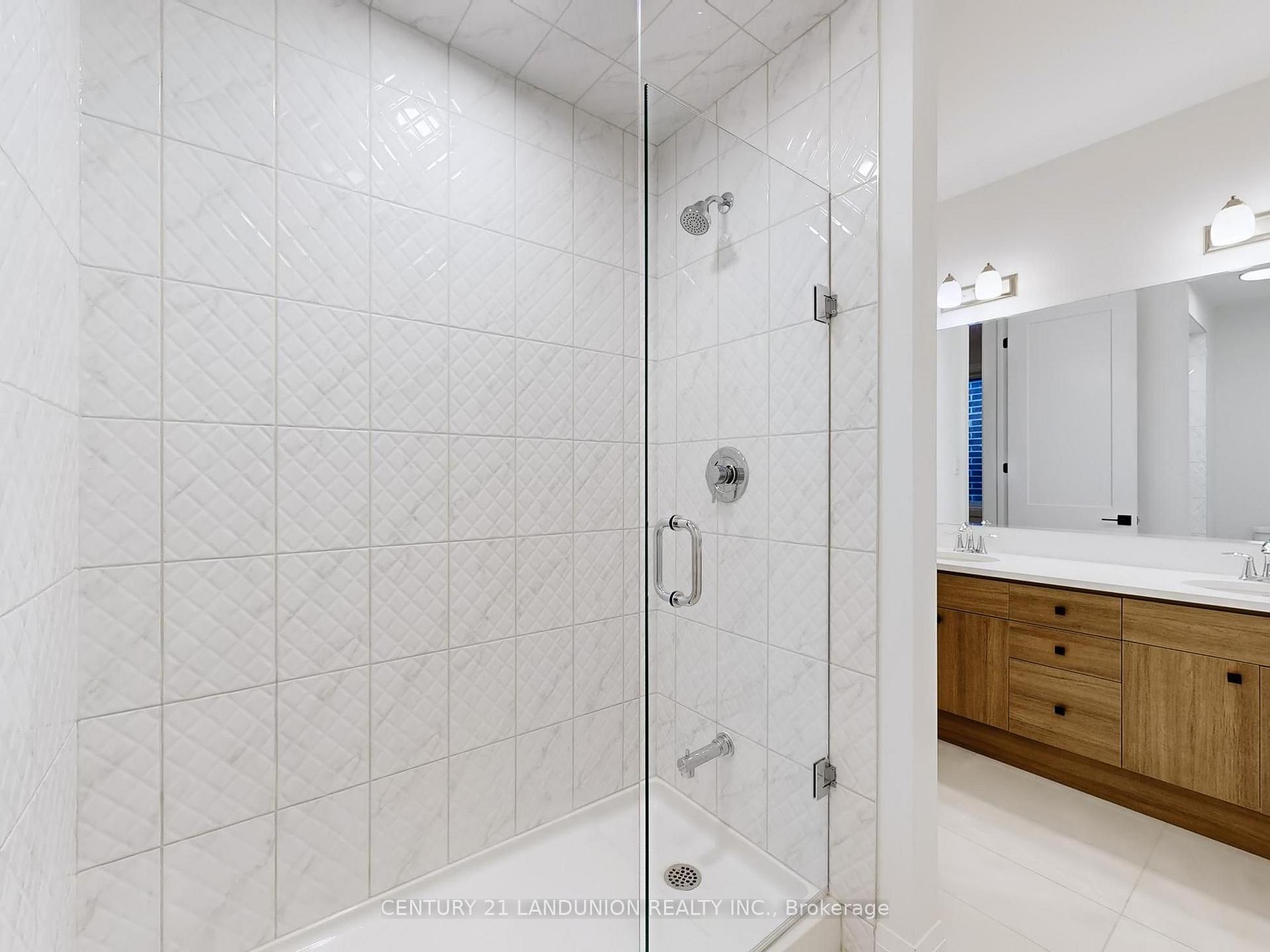 Photo 33 of 19 Spring Oak Crescent, Markham, Rural Markham — HOMEH