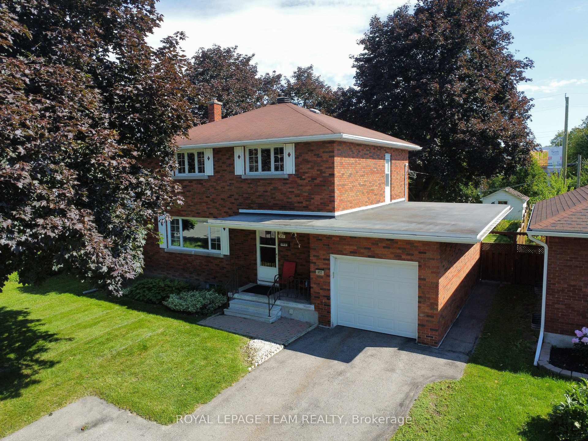 Photo 4 of 957 Winnington Avenue, Ottawa, Whitehaven — HOMEH