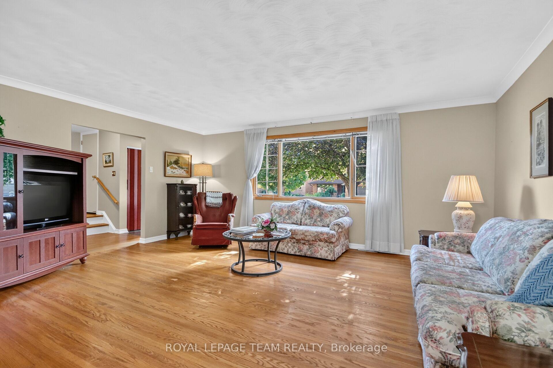 Photo 8 of 957 Winnington Avenue, Ottawa, Whitehaven — HOMEH