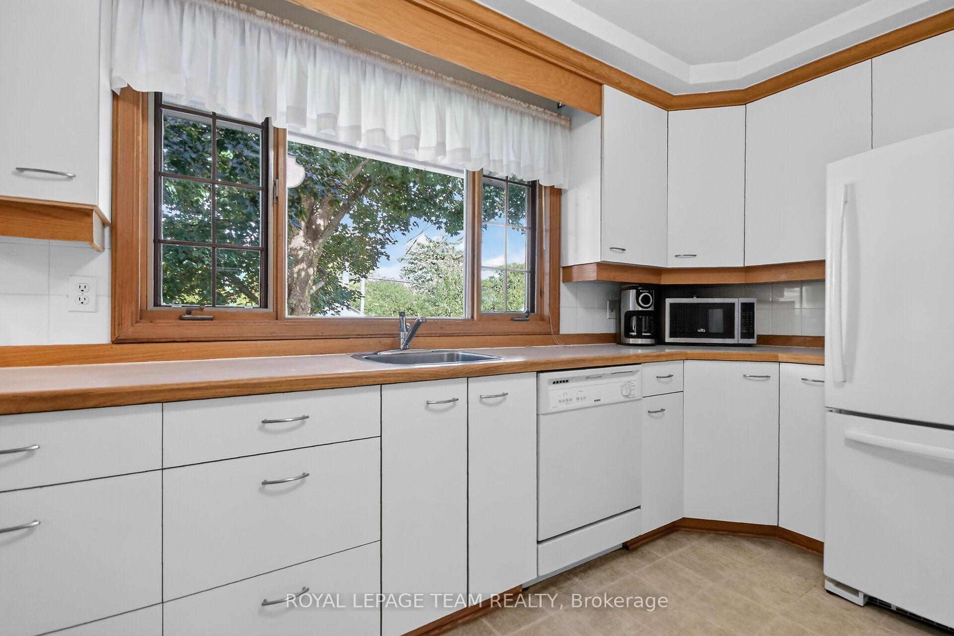Photo 12 of 957 Winnington Avenue, Ottawa, Whitehaven — HOMEH