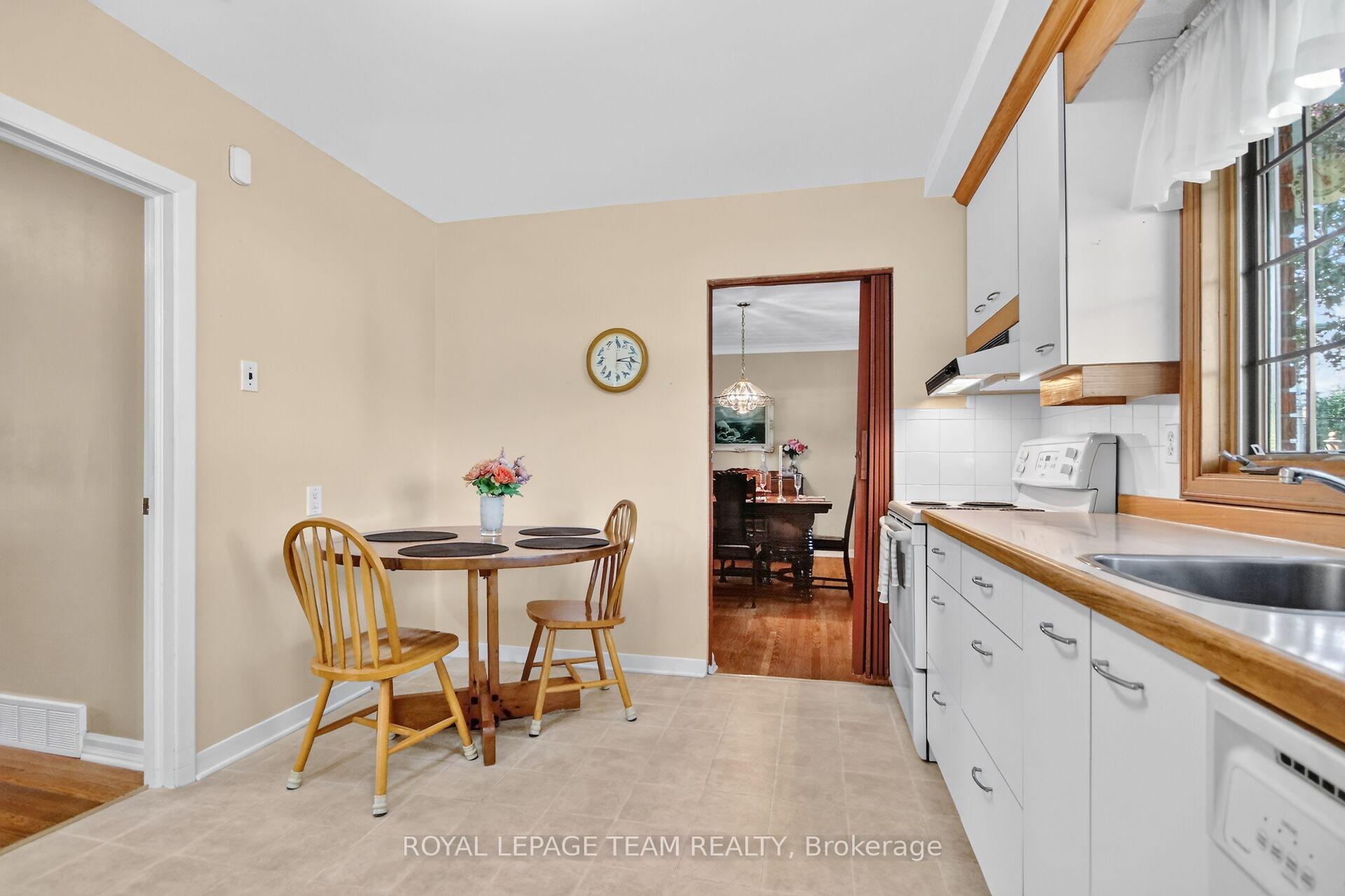 Photo 13 of 957 Winnington Avenue, Ottawa, Whitehaven — HOMEH