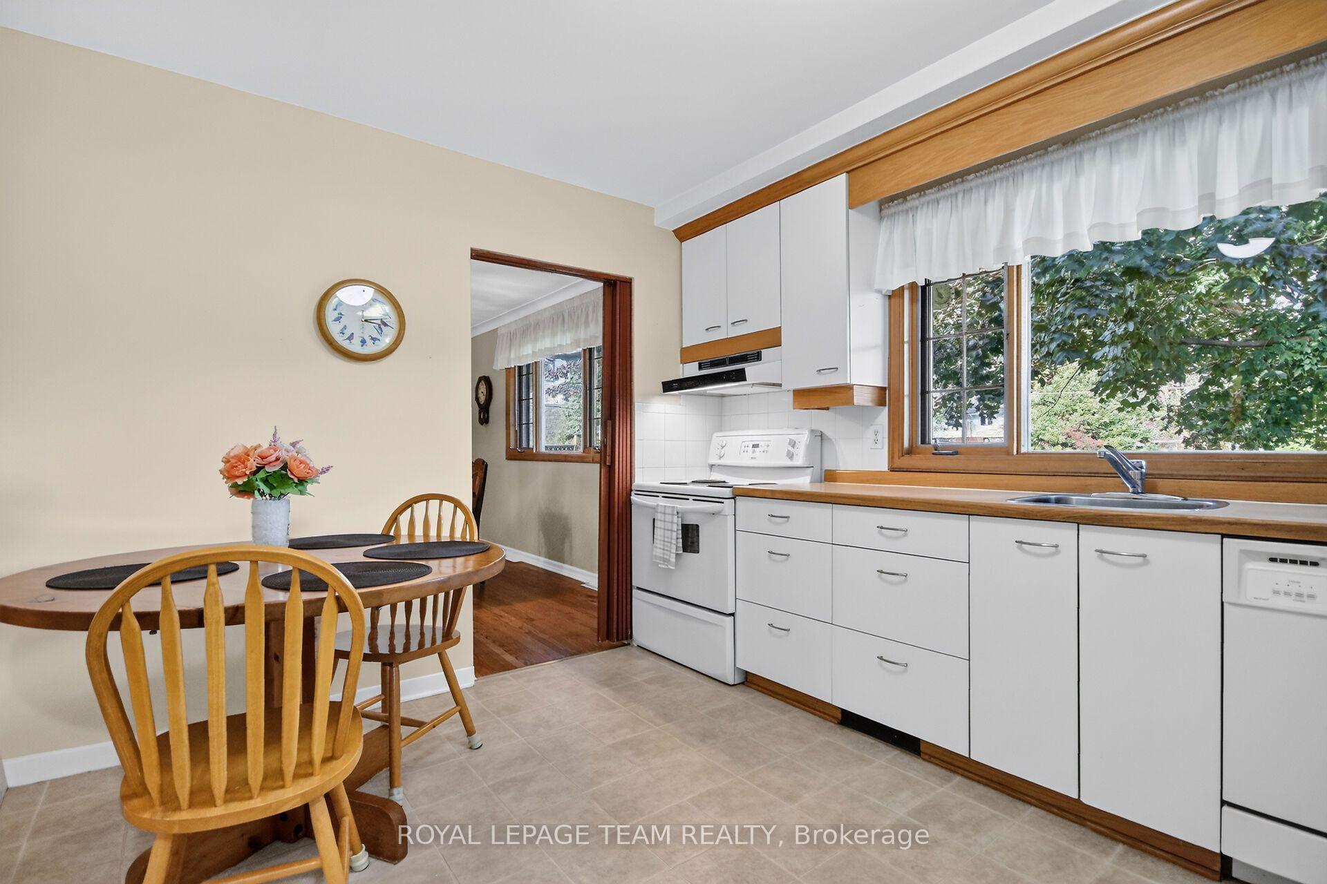 Photo 15 of 957 Winnington Avenue, Ottawa, Whitehaven — HOMEH