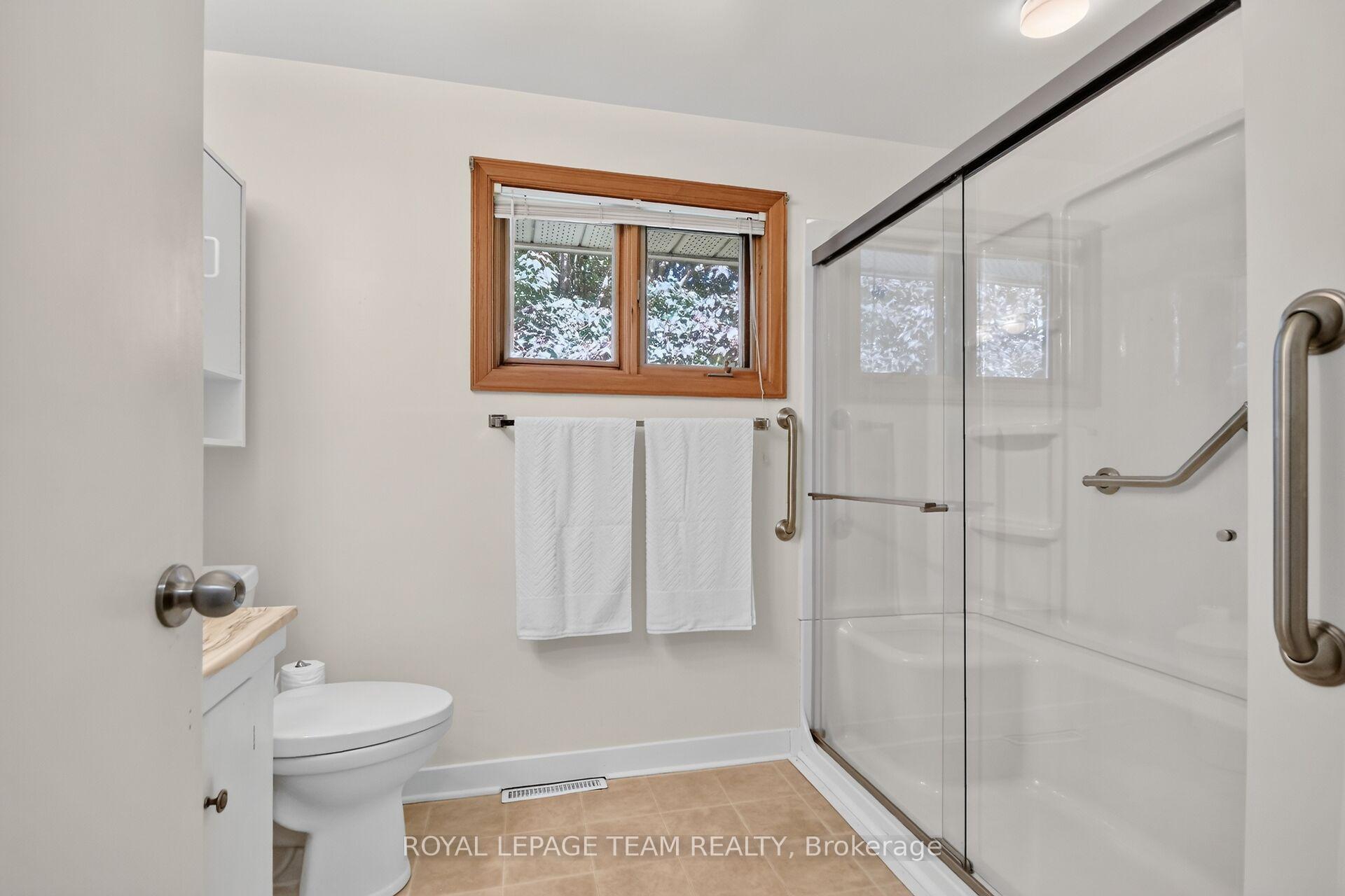 Photo 23 of 957 Winnington Avenue, Ottawa, Whitehaven — HOMEH